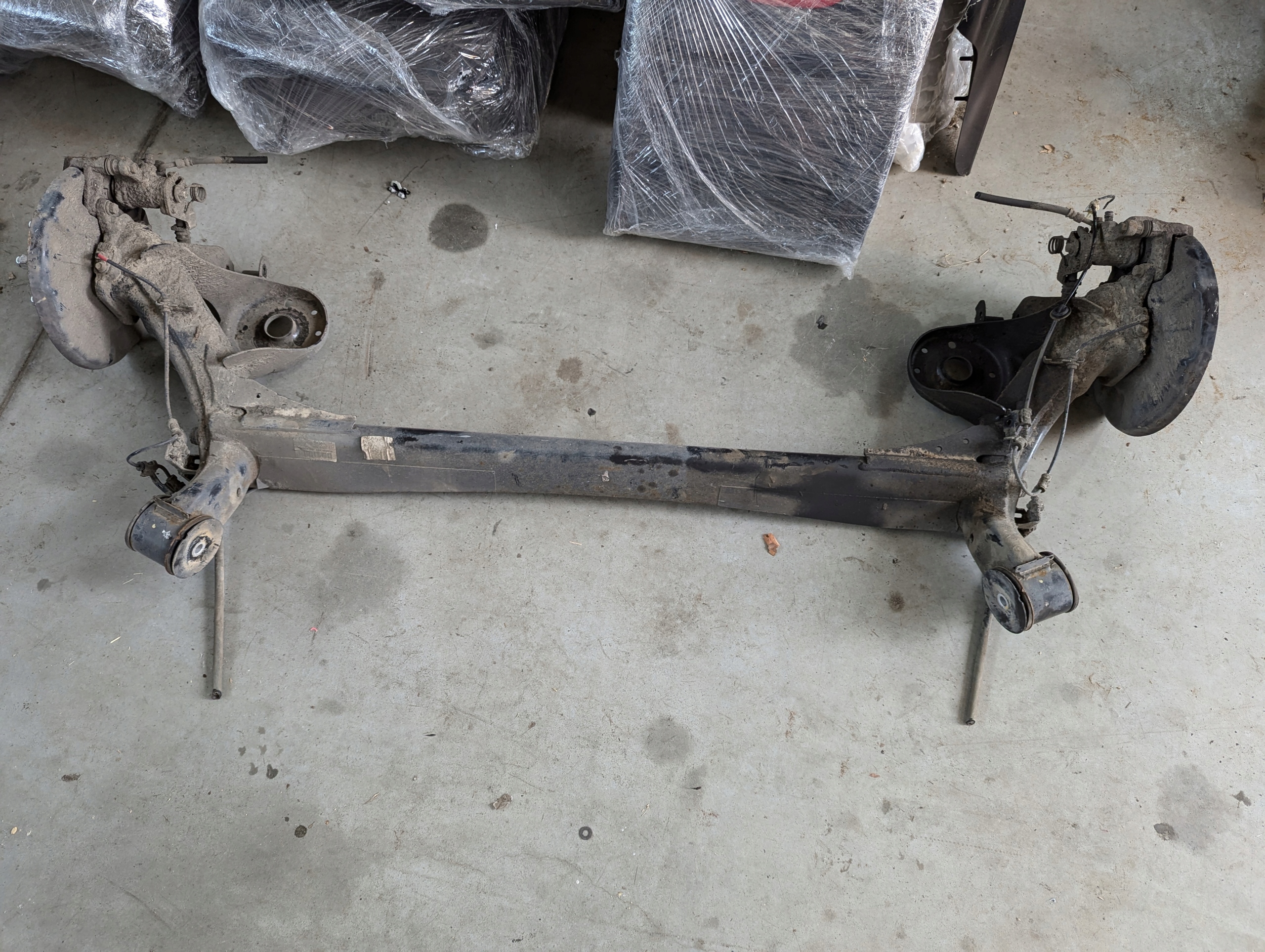 KIA Carens IV 4 2013-2019 1.7 CRDI Oś tylna belka zawieszenia tył