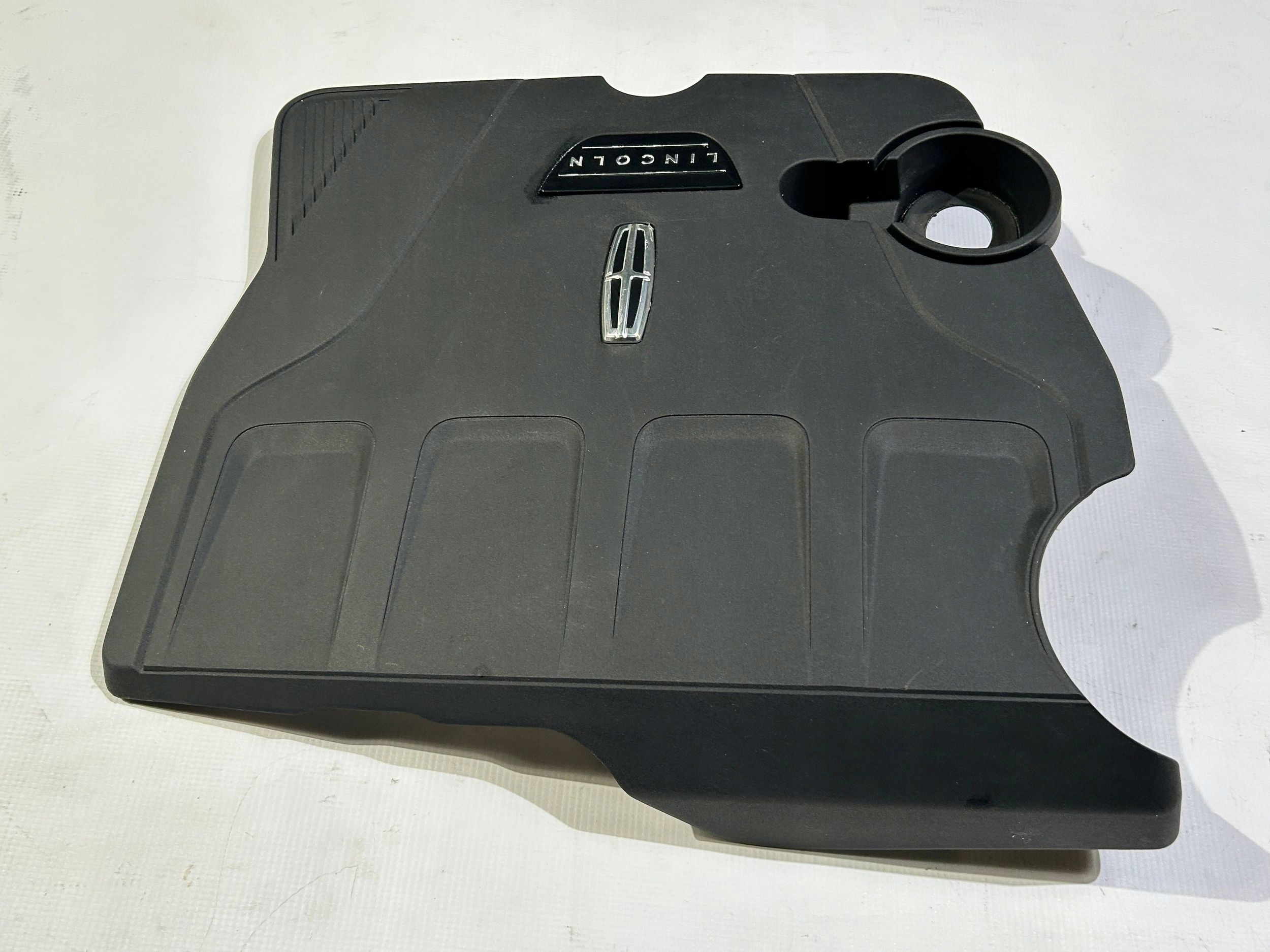 upper motor cover cover Lincoln Continental 2017r