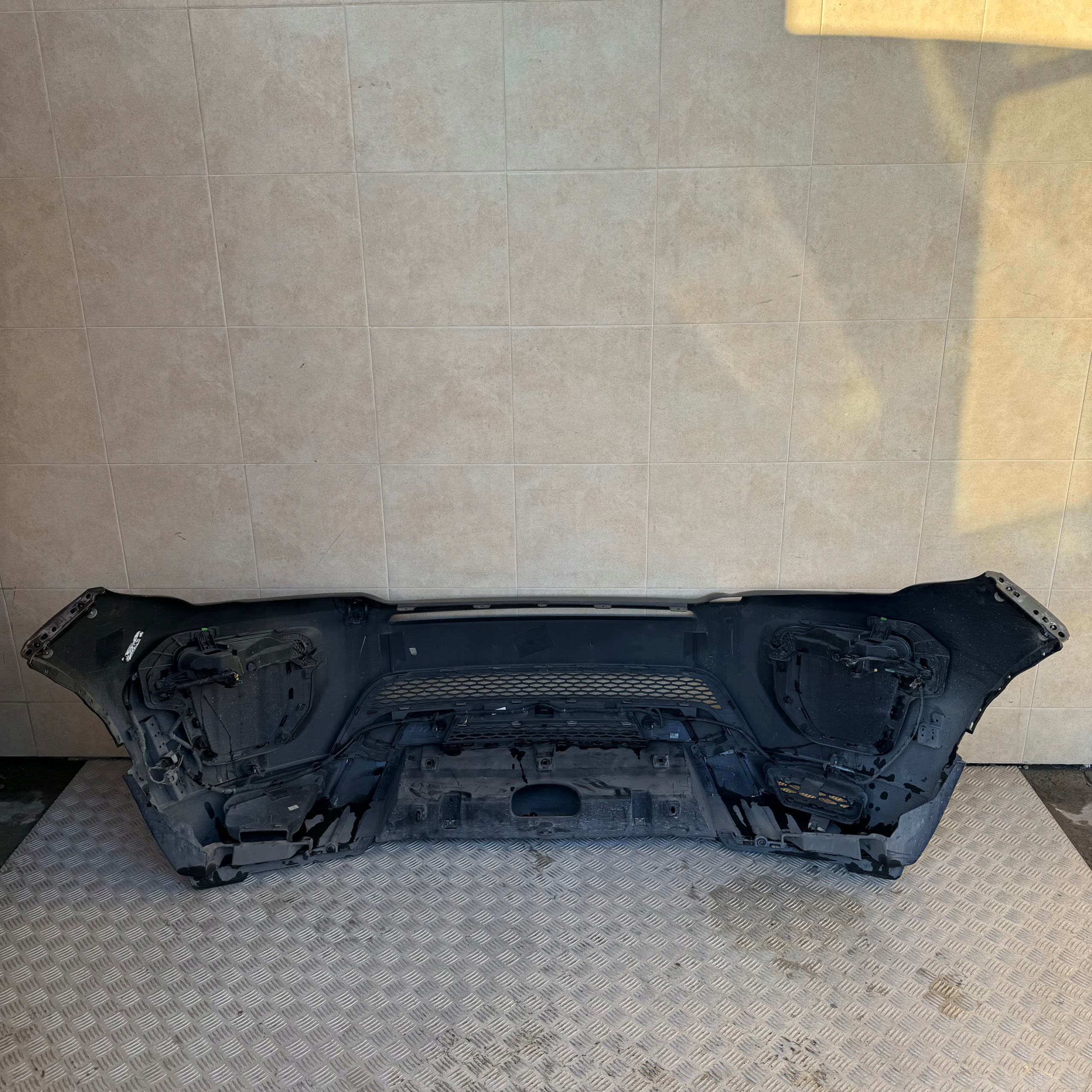 front bumper RANGE ROVER EVOQUE and LIFT 2017R. 4 PDC below washers
