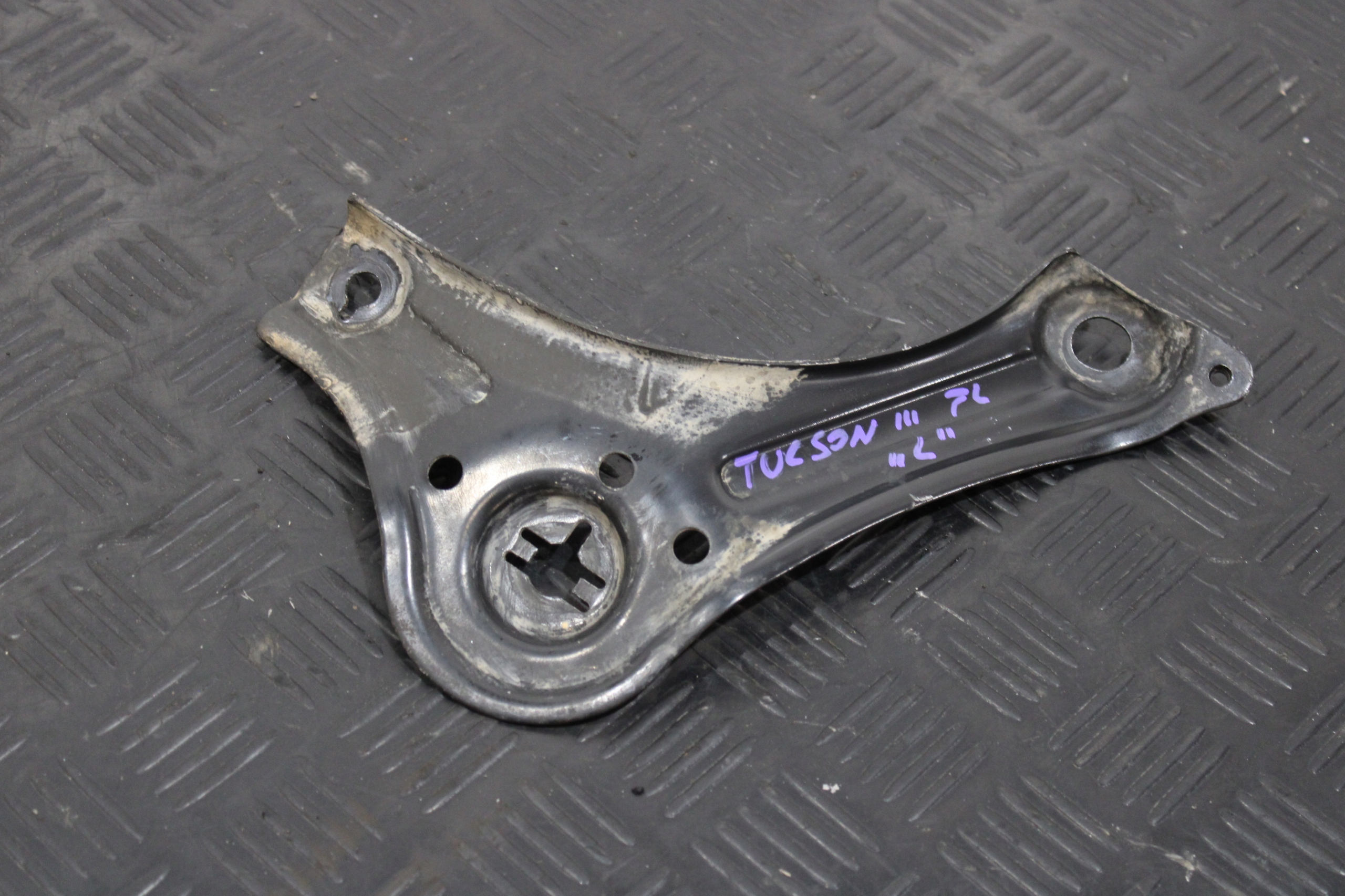holder support springing left HYUNDAI TUCSON III 3 LIFT
