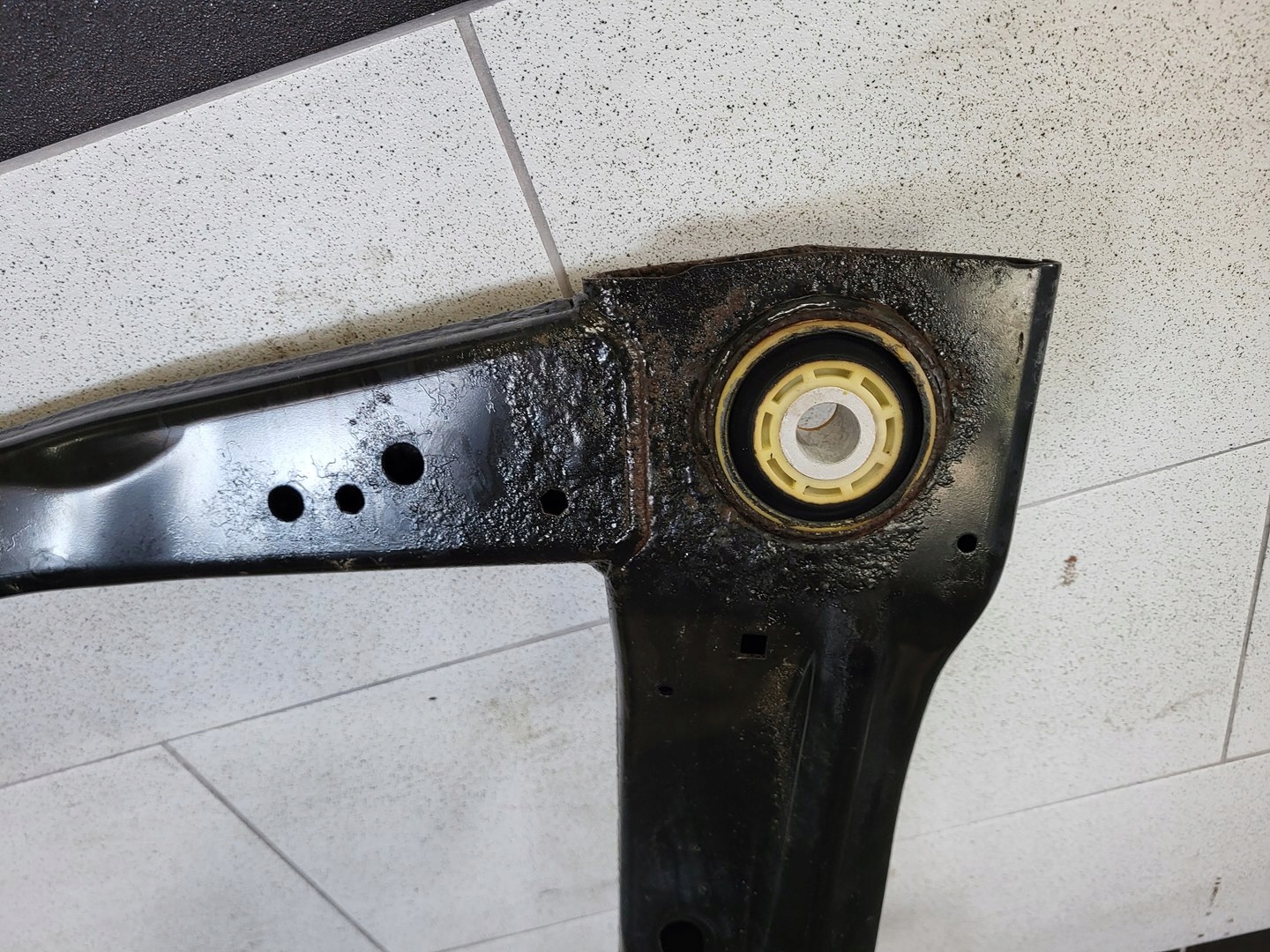 axle beam subframe axle beam sider trawers front 2.0 cdti OPEL INSIGNIA B 84305675