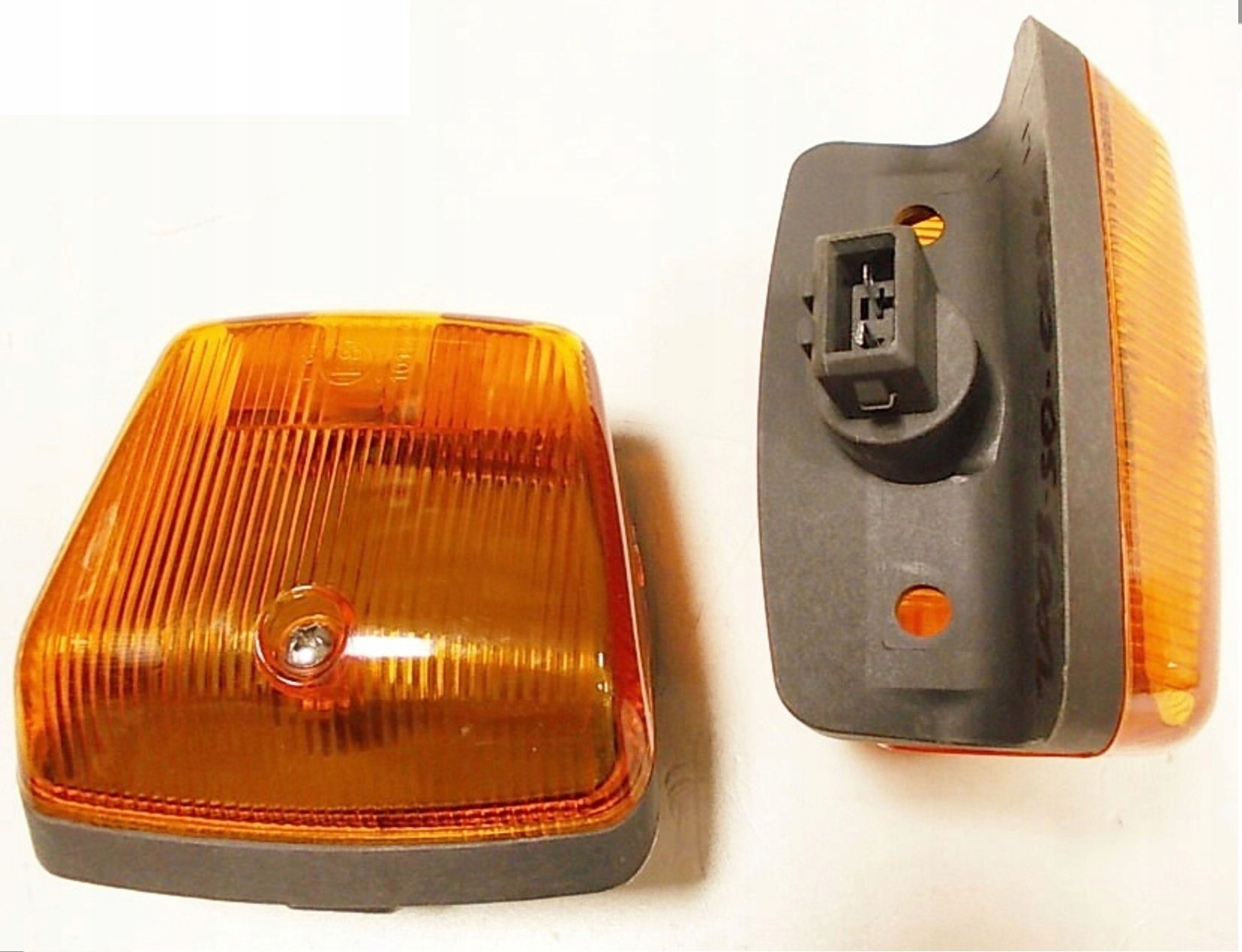 LAMPA KIERUNKU KIERUNKOWSKAZ MERCEDES ATEGO PRAWA PRZY STOPNIU R TANGDE