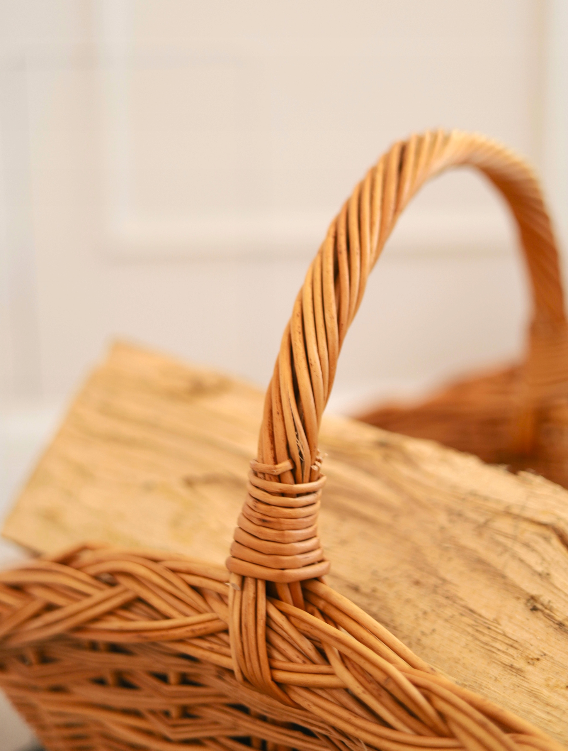 KOSZ WIKLINOWY NA DREWNO DO KOMINKA OWALNY JASNY KOSZYK WIKLINA Rozmiar M Głębokość produktu 36 cm