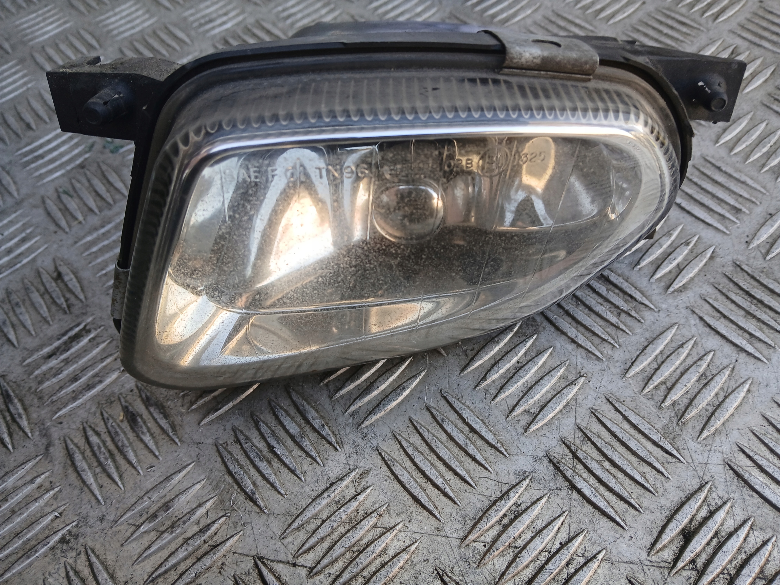 Nebelscheinwerfer Hella links oder rechts Licht Nebelscheinwerfer Mercedes W211