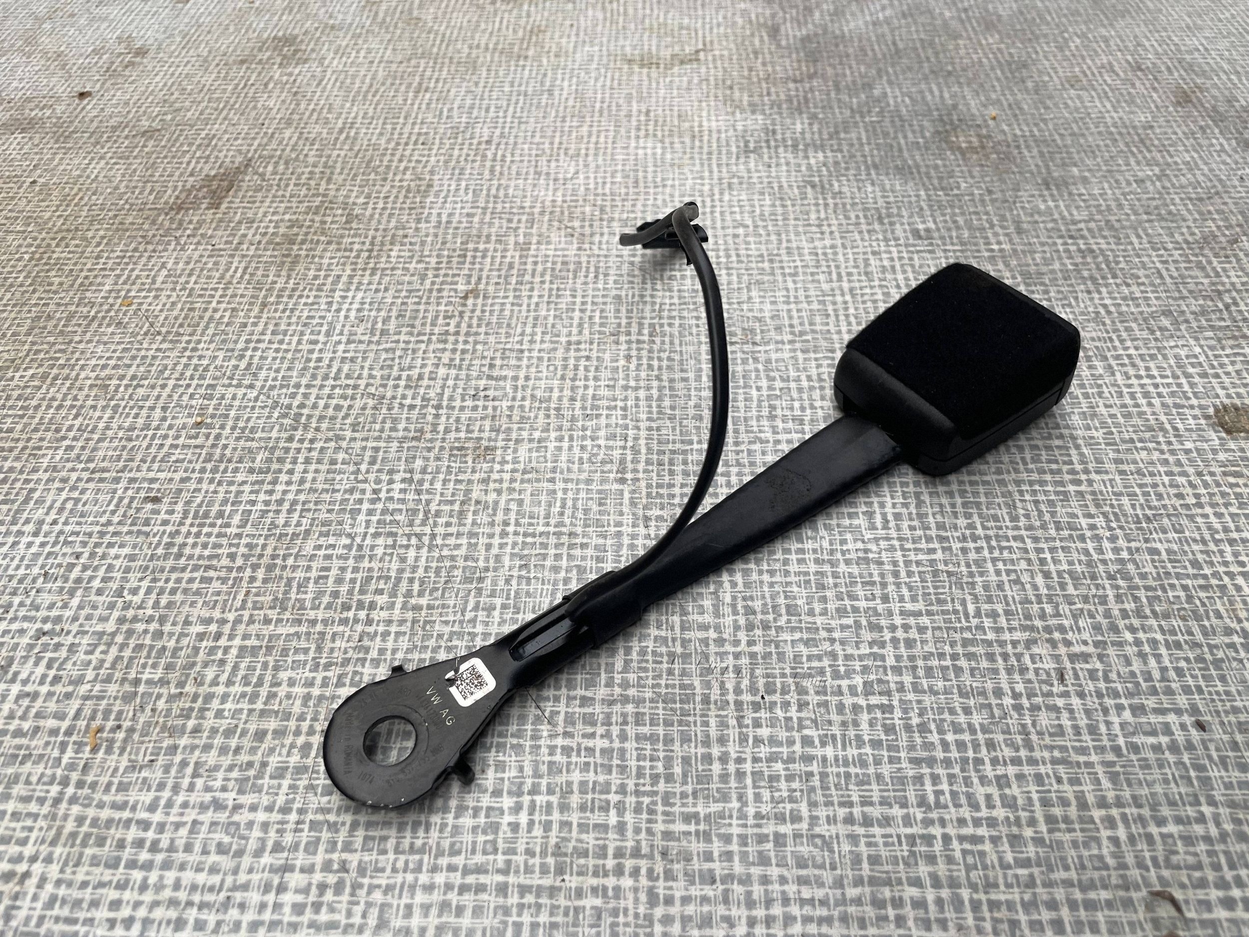 Fixation arbre ceintures sécurité AUDI A6 ALLROAD C6 8T0857755 @A