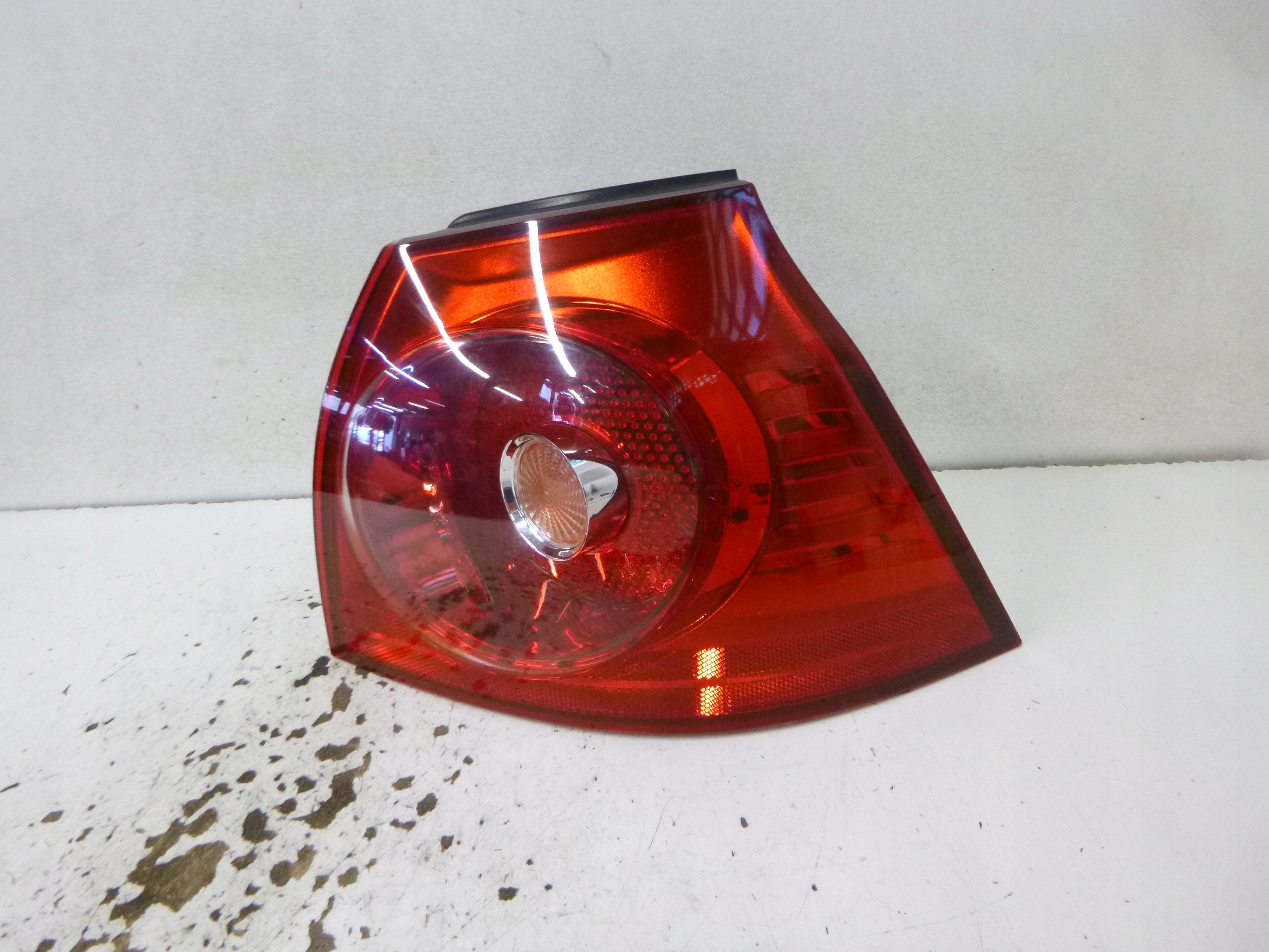 light rear right Volkswagen Golf V 3D 2006r. 441-1963R