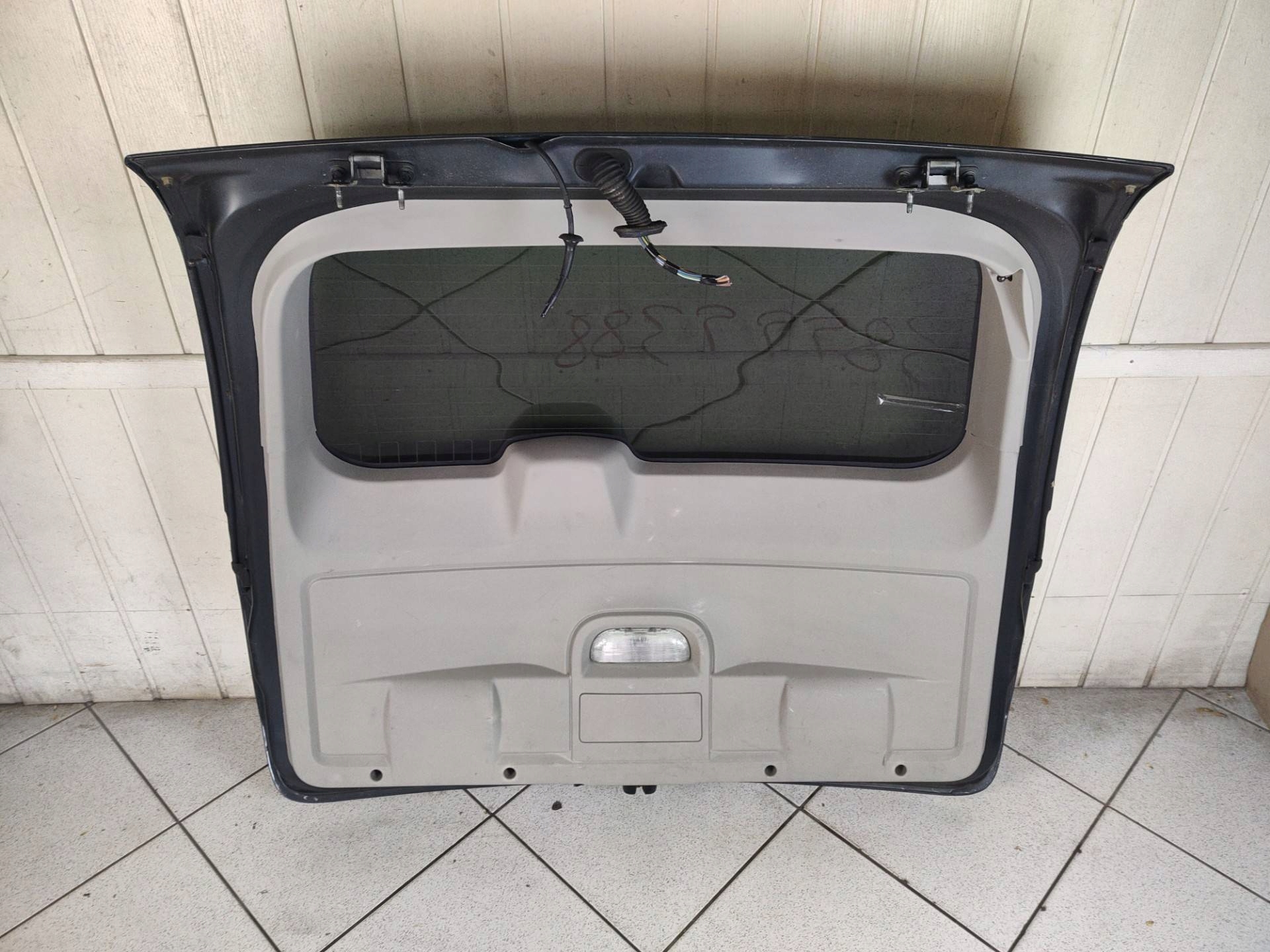 rear trunk door boot Chrysler Town and Country 5 facelift 2012