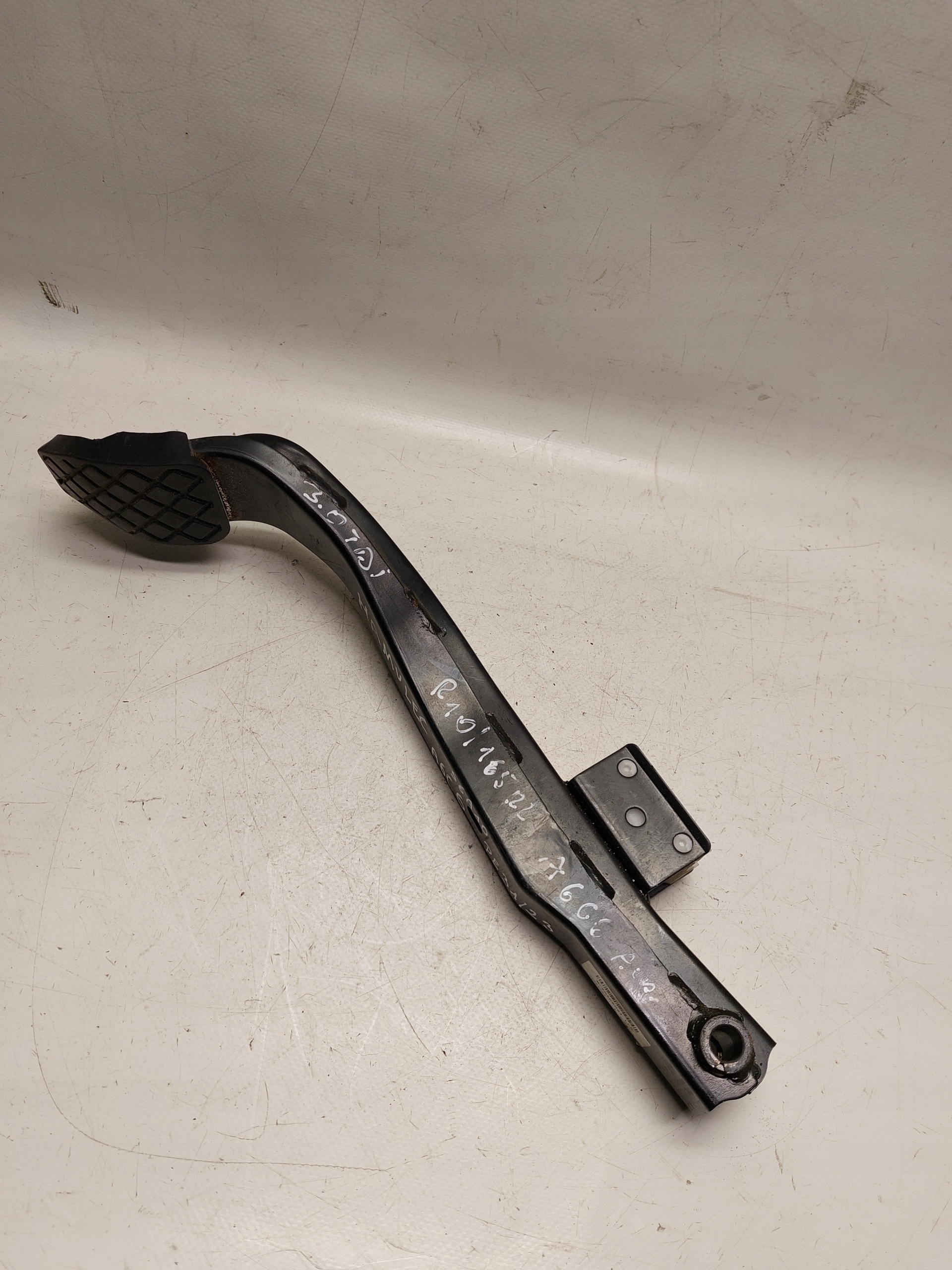 педаль тормоза Audi OE 8K1721140C