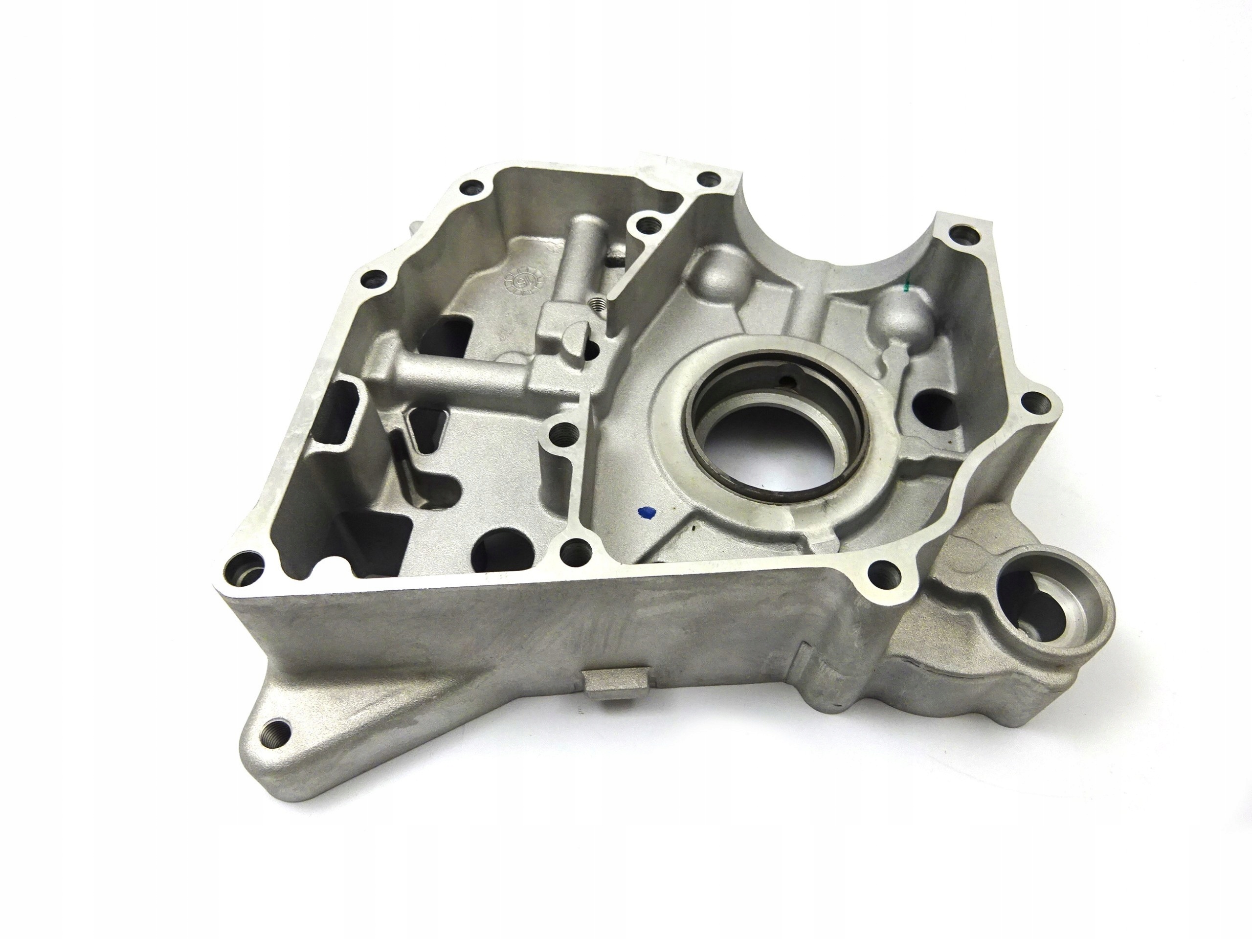 T57620 - JUNAK 607/806 КАРТЕР ДВИГАТЕЛЯ ПРАВЫЙ 4-ТАКТНЫЙ