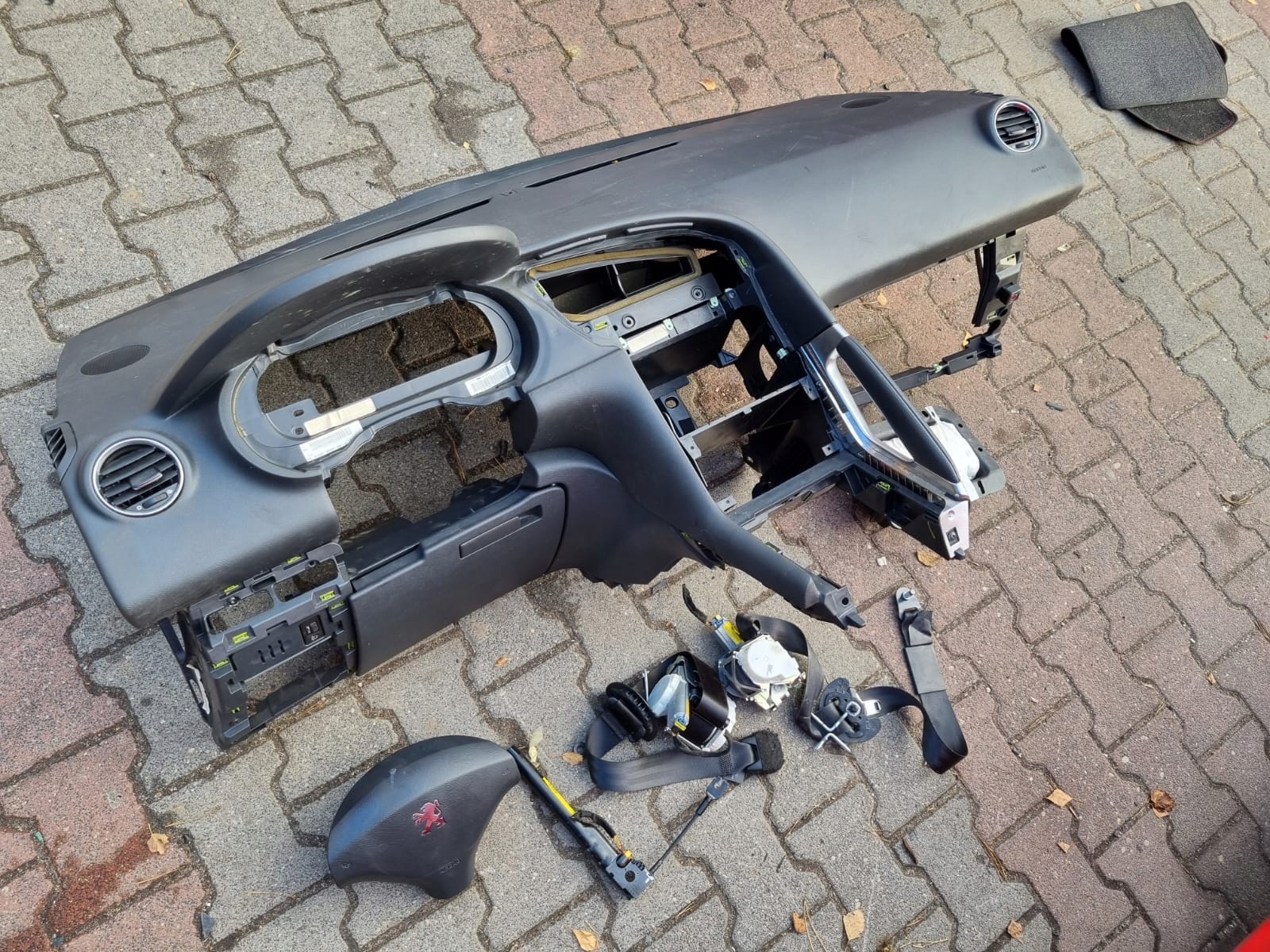 консоль торпеда Подушки ремни безопасности комплект peugeot 3008 и оригинал