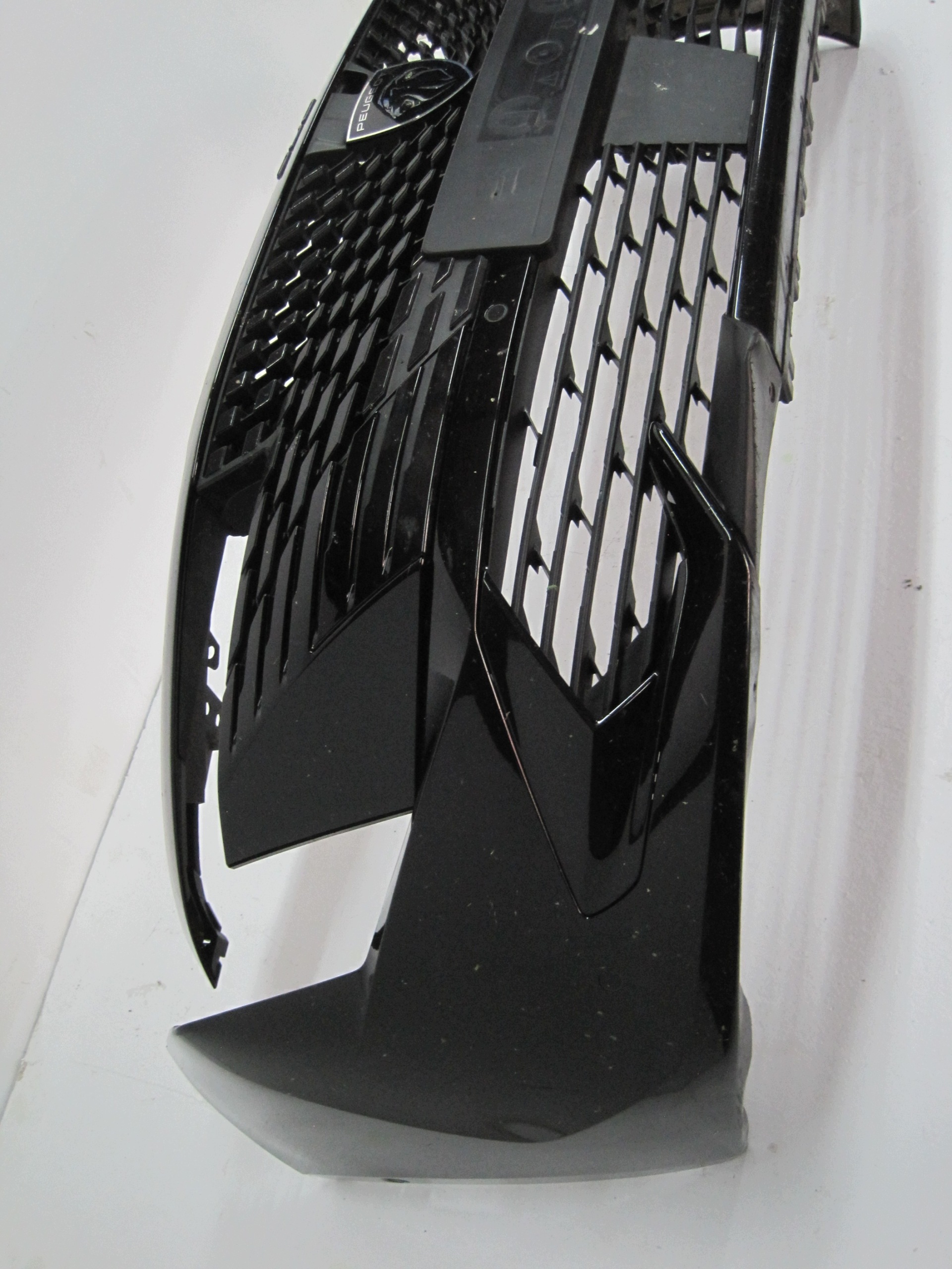 Frontstoßstange Peugeot 508 23R 6 PDC vorne