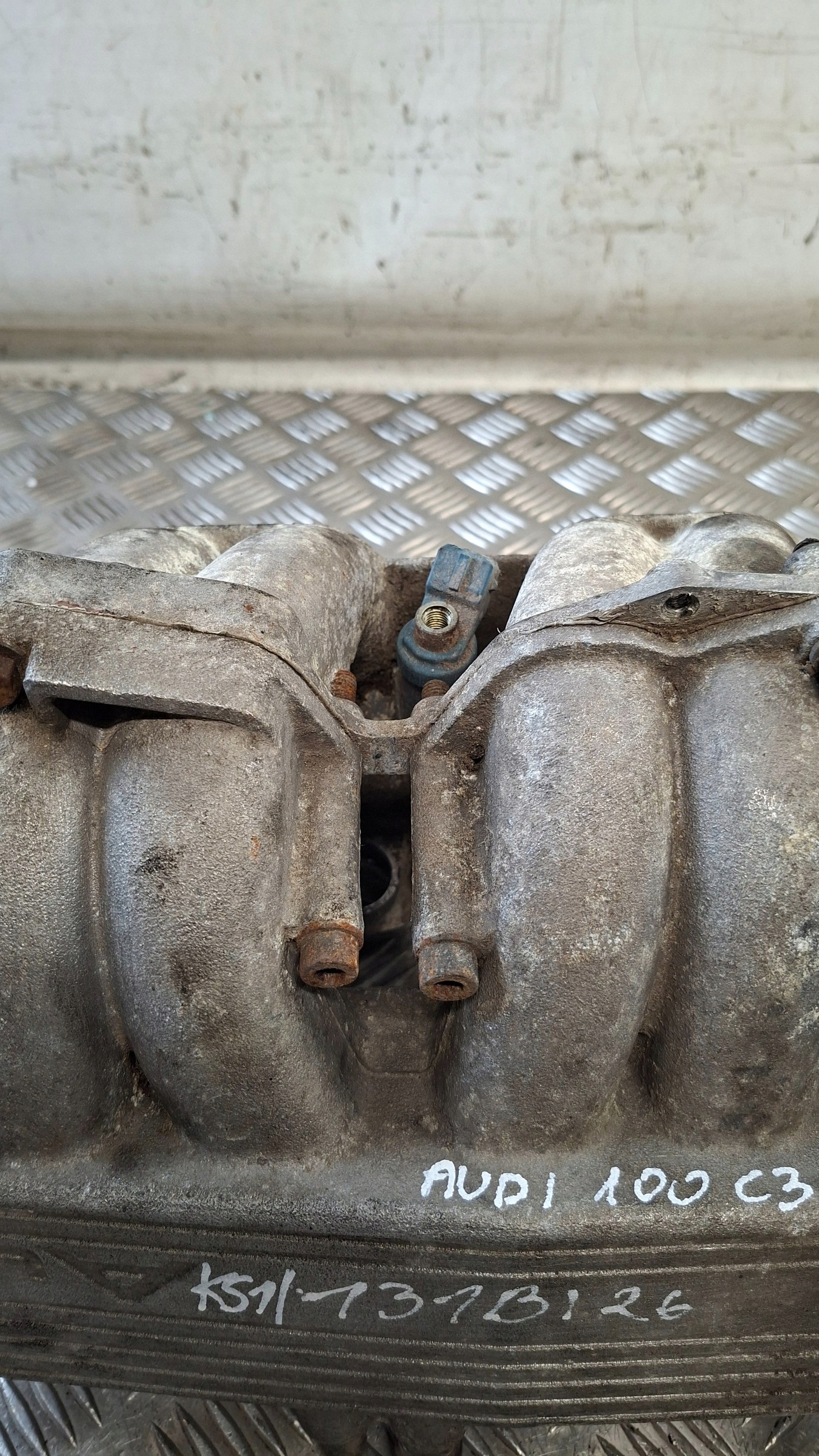 intake manifold AUDI 100 C3 2.3