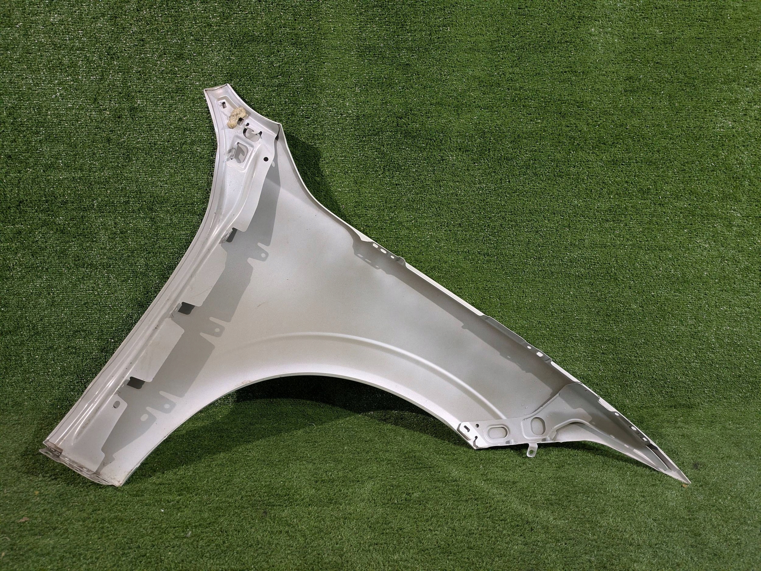 fender front left front VOLVO XC60 XC-60 II 17- NR.156