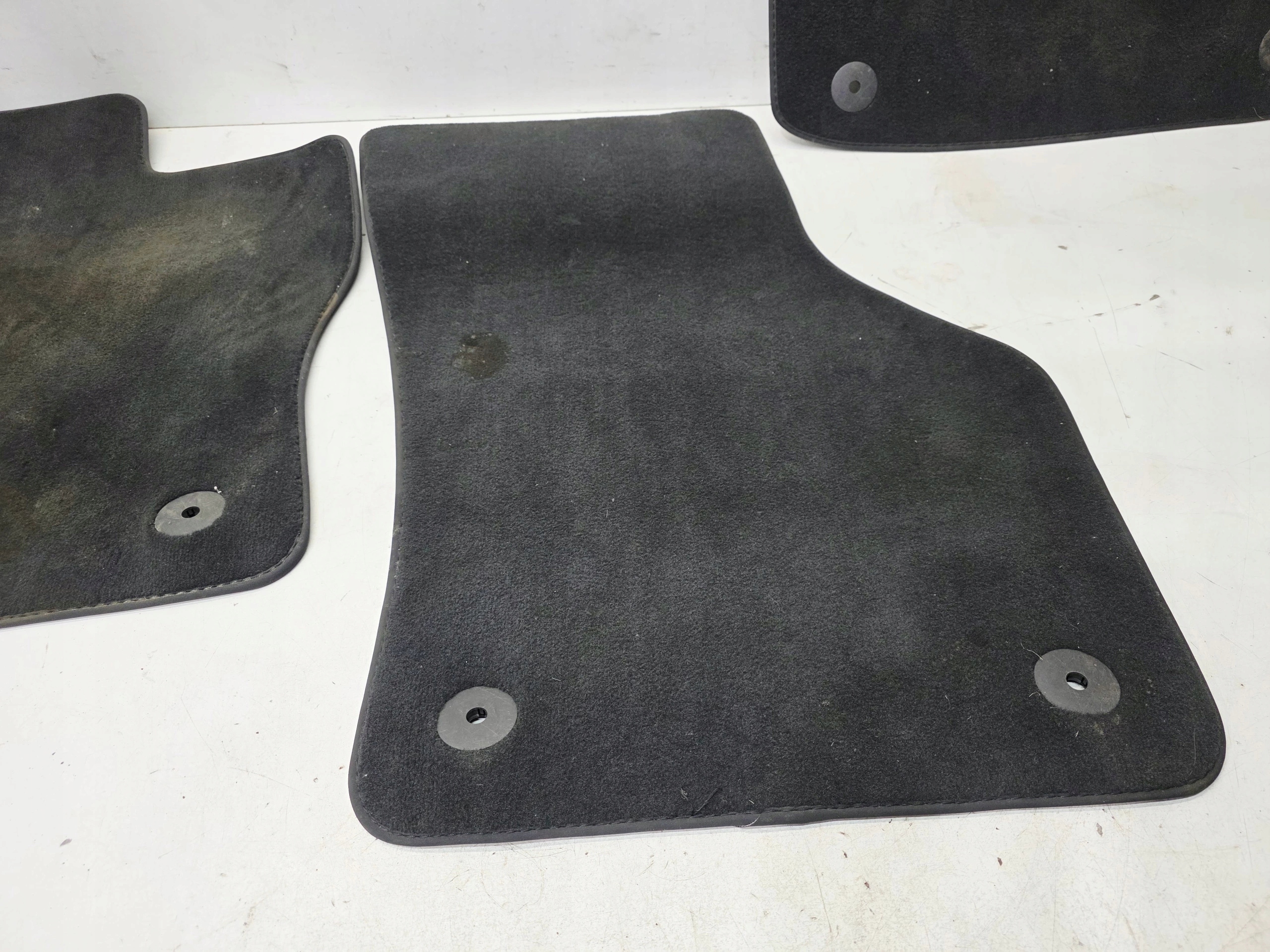 carpet mats MATERIAL WELUR AUDI A3 8V 8V1864435 8V1864436 QA5