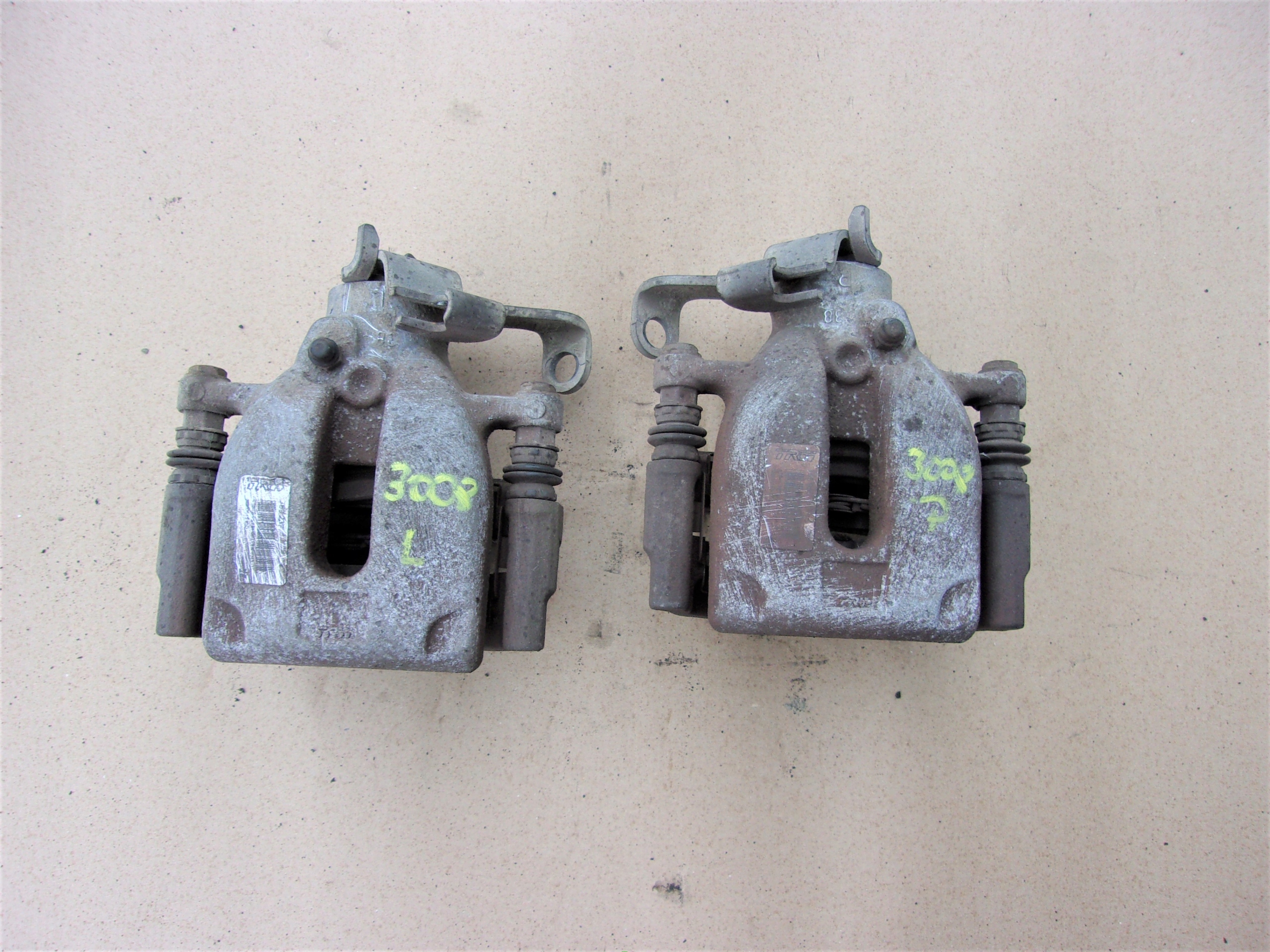 PEUGEOT 3008 I 09-16R ZACISK TYŁ LEWY PRAWY