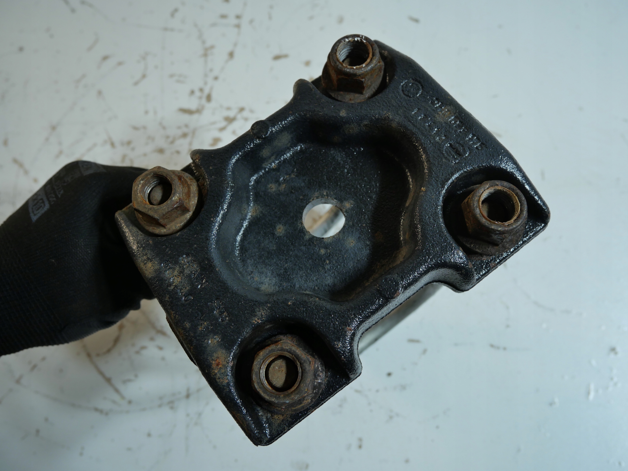 CYBANT Support plaque RESORA VW AMAROK 2H0599175