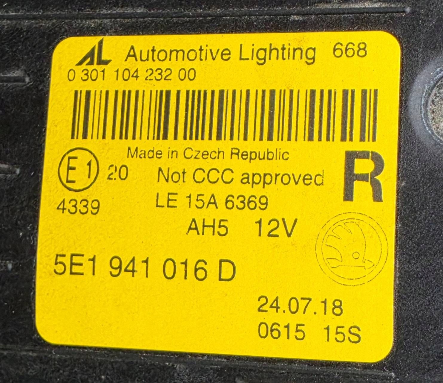 Skoda Octavia 3 III 5E facelift 5E1941016D Reflektor light front right