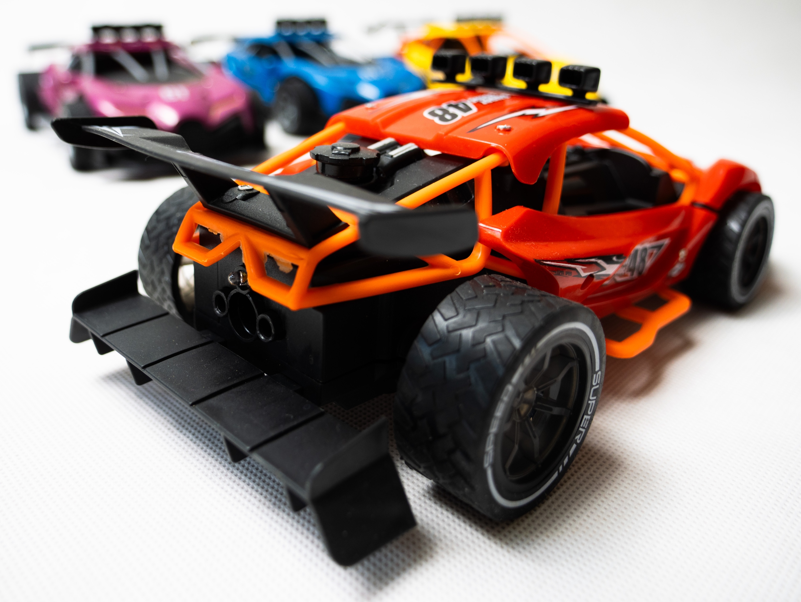 AUTO SAMOCHÓD ZDALNIE STEROWANE LED DYM PILOT NOWY MODEL RC PARA WODNA Materiał plastik