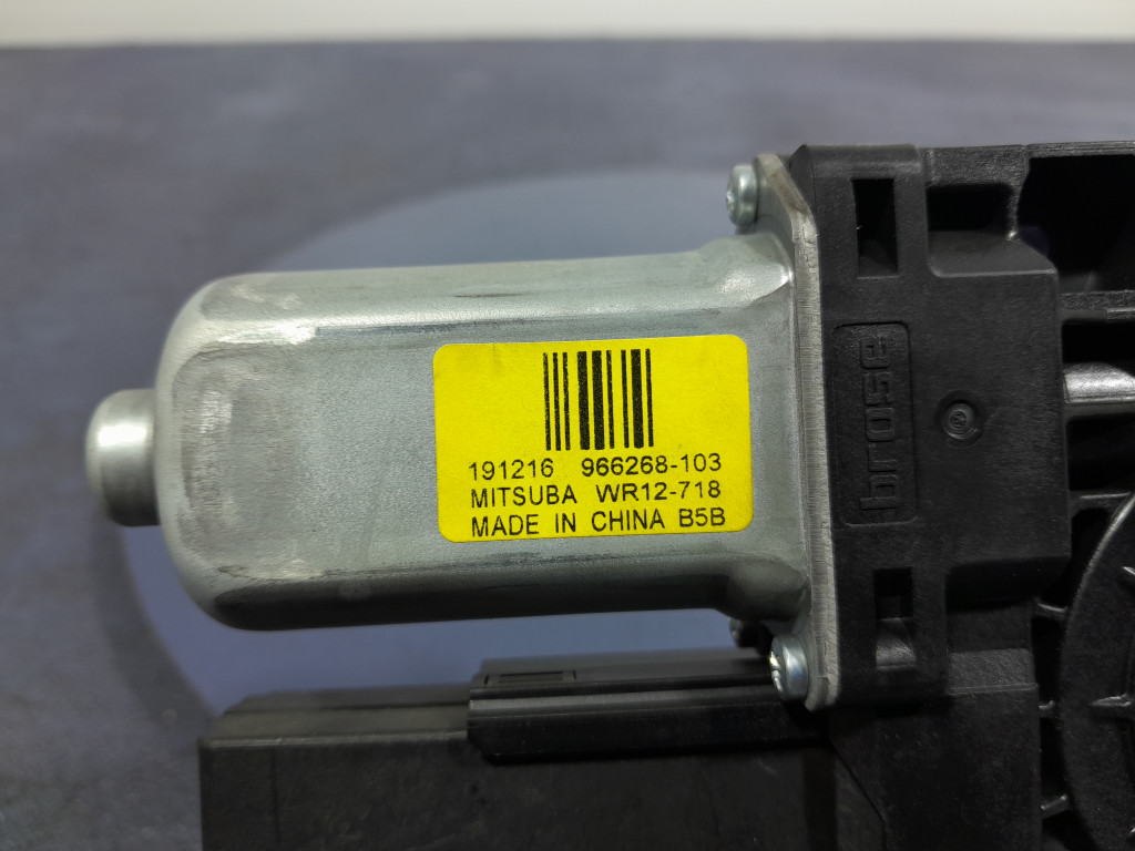 VOLVO XC60 II SILNICZEK SZYBY PRZÓD LEWY 31674755 Numer katalogowy części 31674755