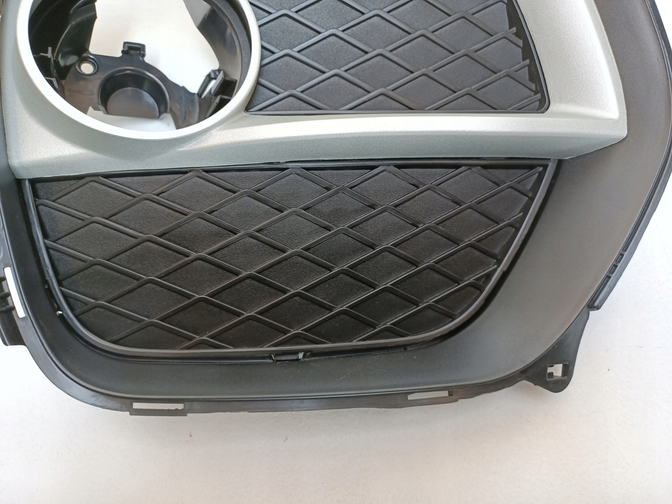 NOWA KRATKA W ZDERZAK CHROM BMW X6 E71 7312598 R Installation side Front