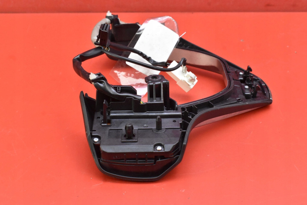 Commandes Volant MULTIFUNKCJA F70CS1321 TOYOTA AURIS 2 II 12-15