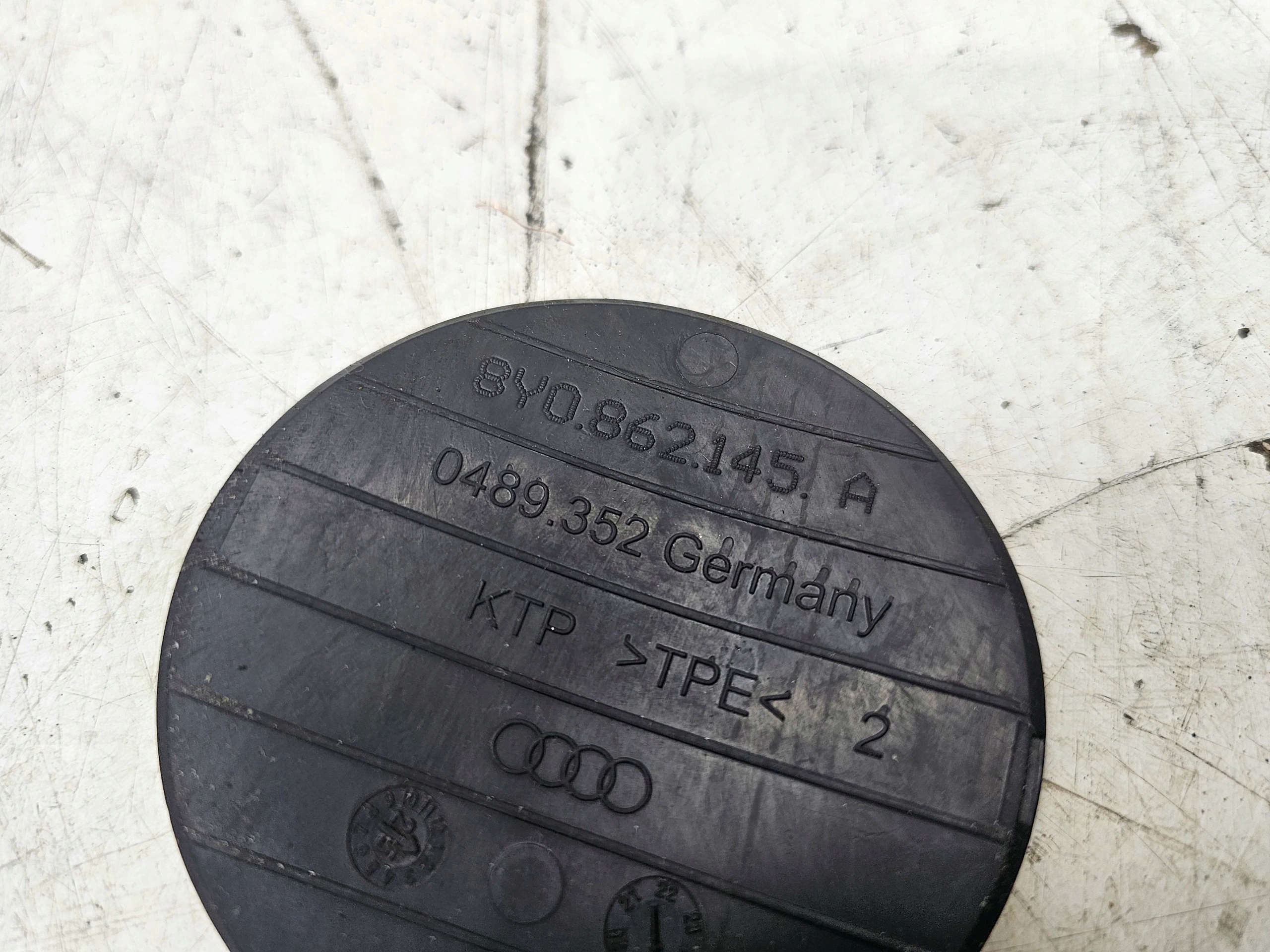 tyres passenger compartments TUNELU below KUBKI AUDI A3 8Y 8Y0862145A