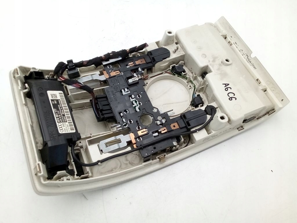 Audi A6 C6 light oswietlenie cabs 4F0947135M