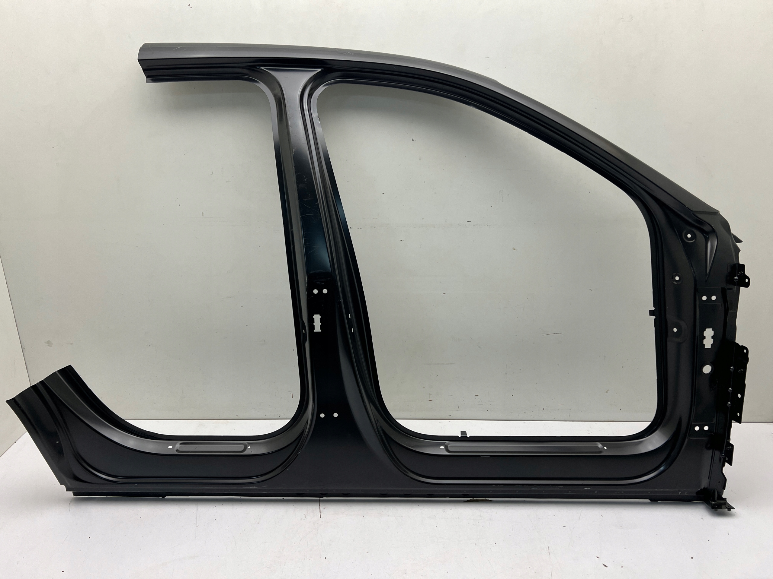 AUDI Е-ТРОНke ЧАСТЬ ПОРОГА СТОЙКА РАМКА ПЕРЕДНЯЯ ПРАВА ПЕРЕД 18-