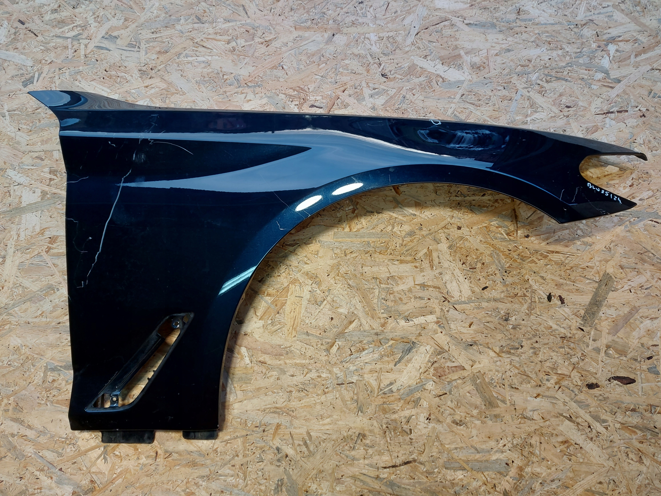 BŁOTNIK PRAWY PRZEDNI BMW 5 G30 G31 2017- PRZÓD CZARNY ORG 41007443688