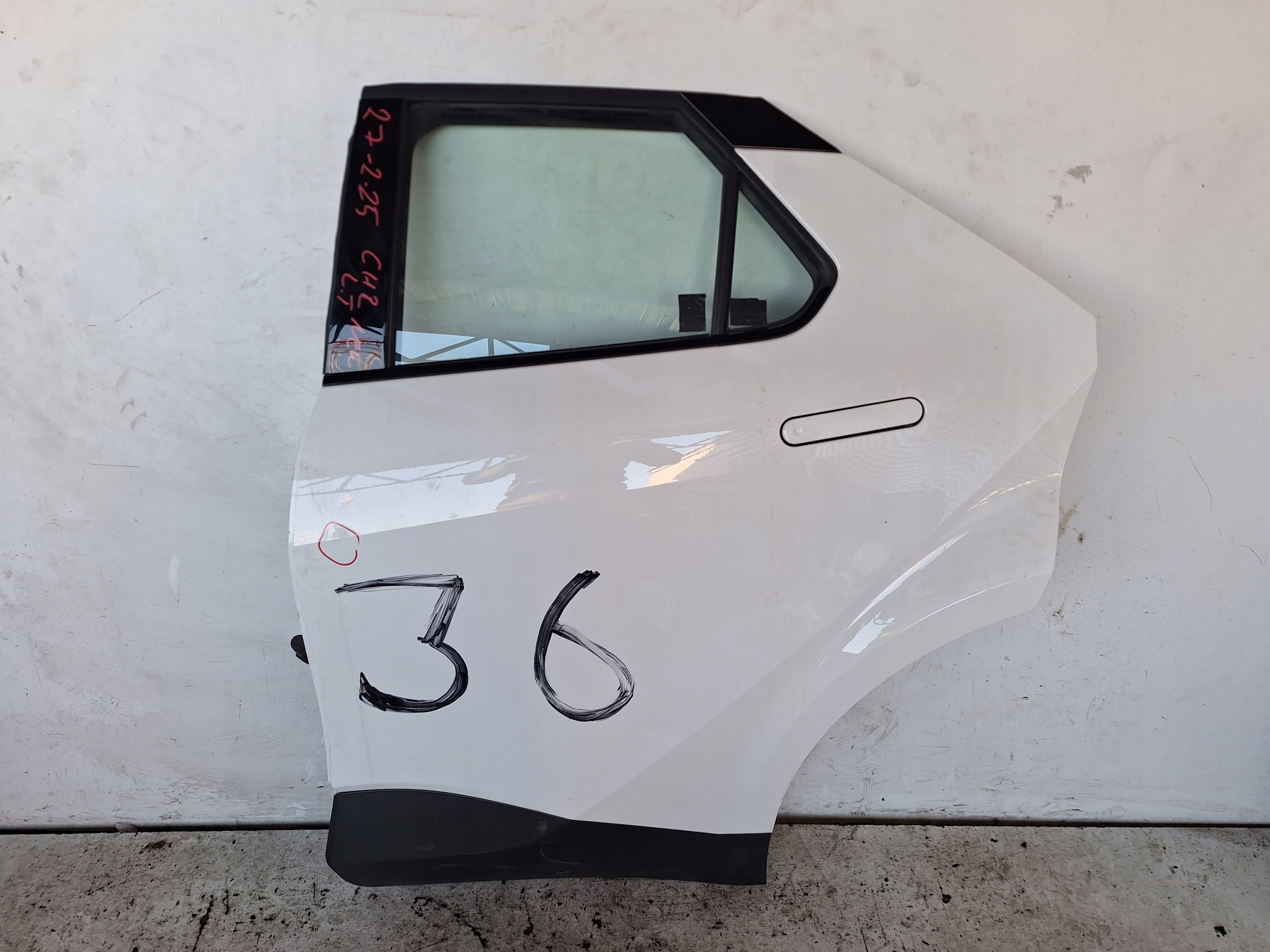 TOYOTA CH-R II 23-> Tür links heck 040