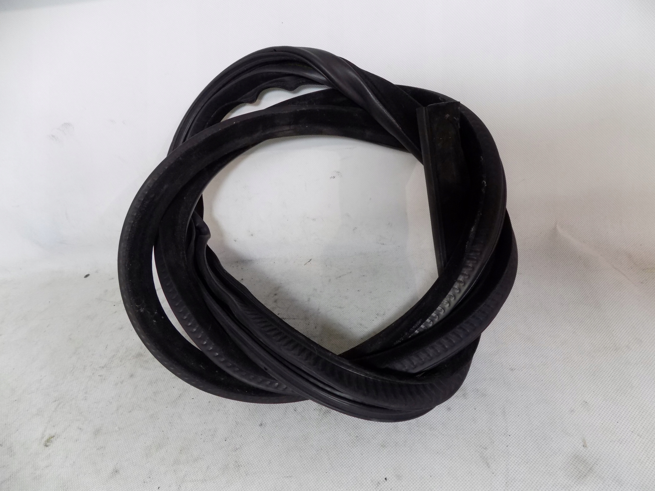 Jaguar OE Gx63-20708-A ущільнювач двері передніх