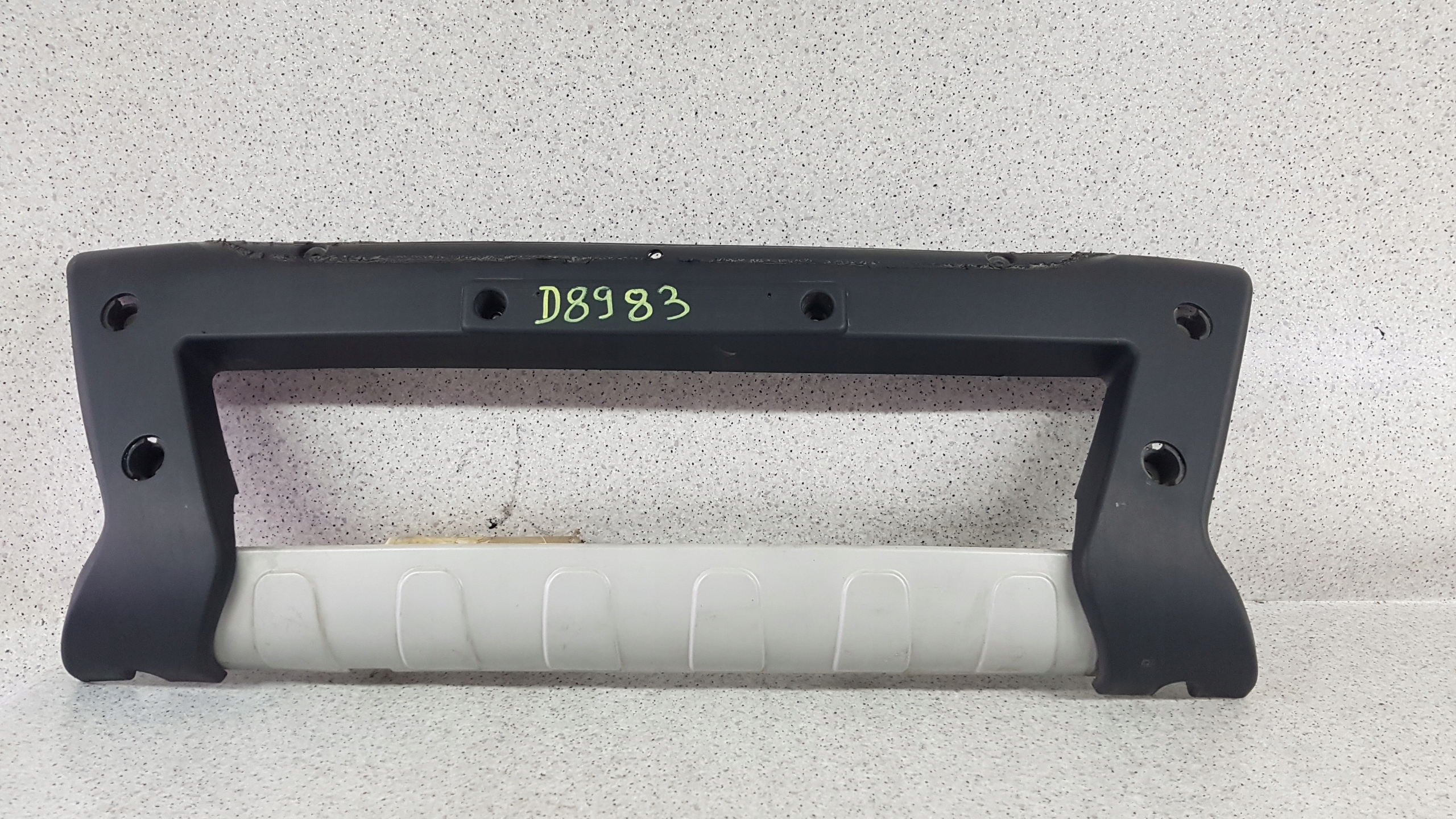 TOYOTA HILUX 2012 - KANGUR cap bumper front 8983