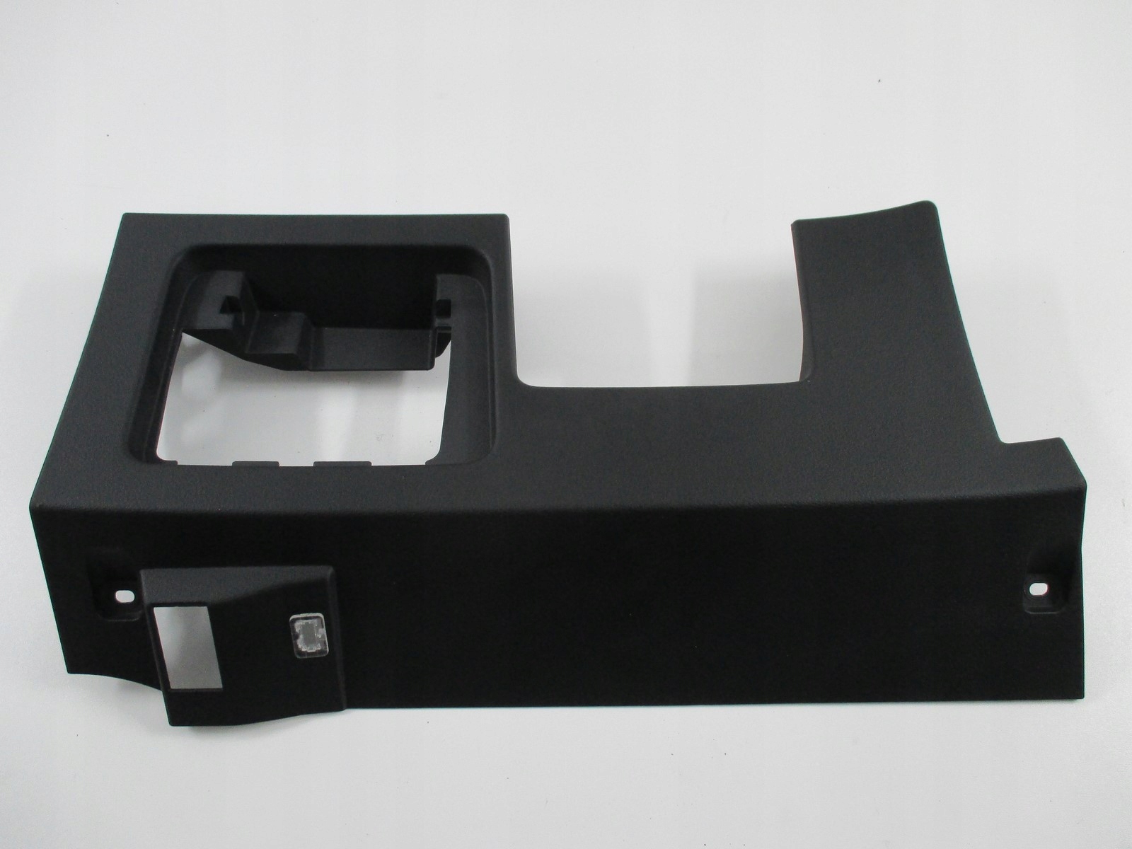 Крышка консоли AUDI Q3 83A