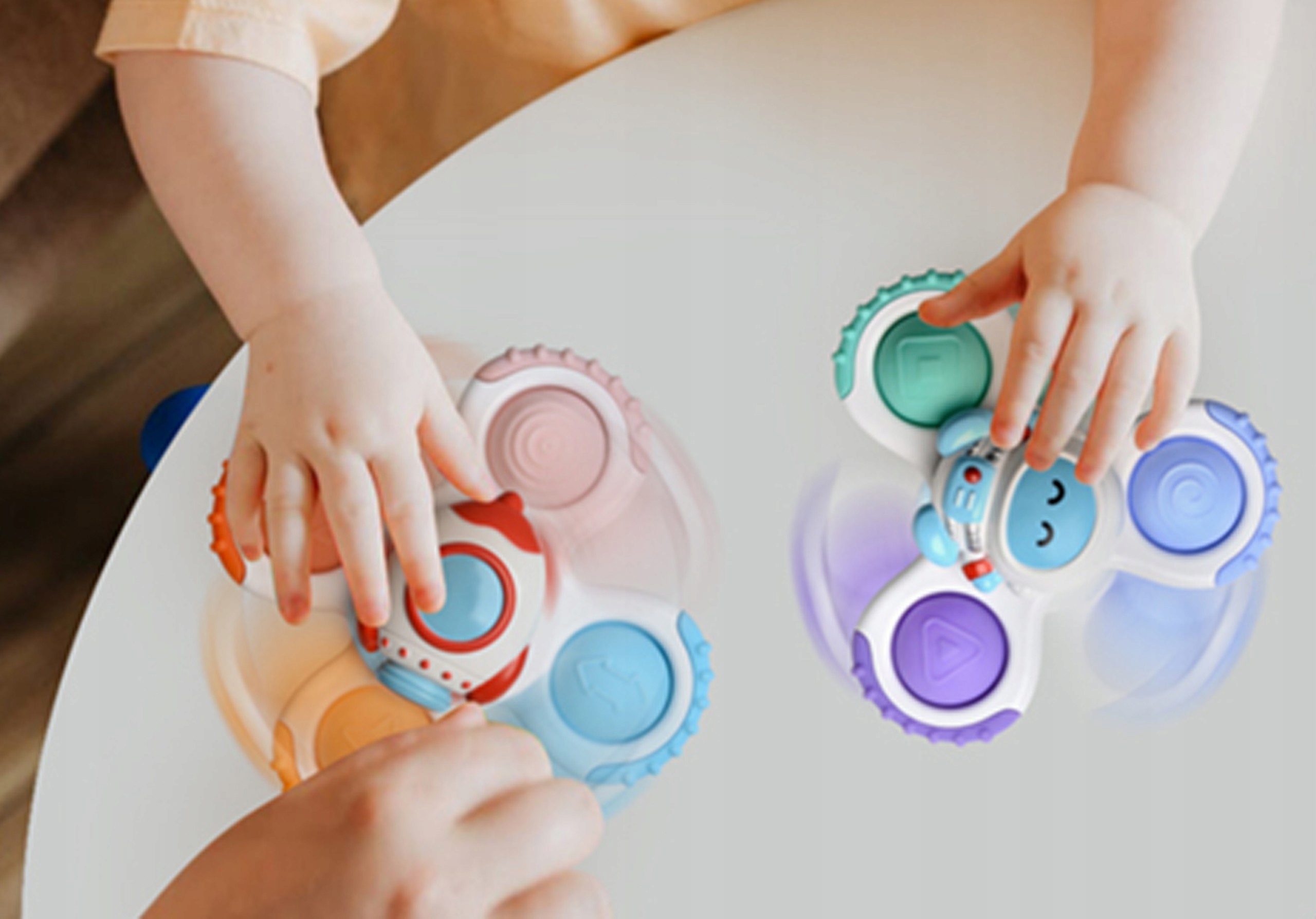 SPINNER ZABAWKA SENSORYCZNA RAKIETA KOSMITA UFO 3 SZT. WOOPIE BABY Rodzaj Fidget Spinner