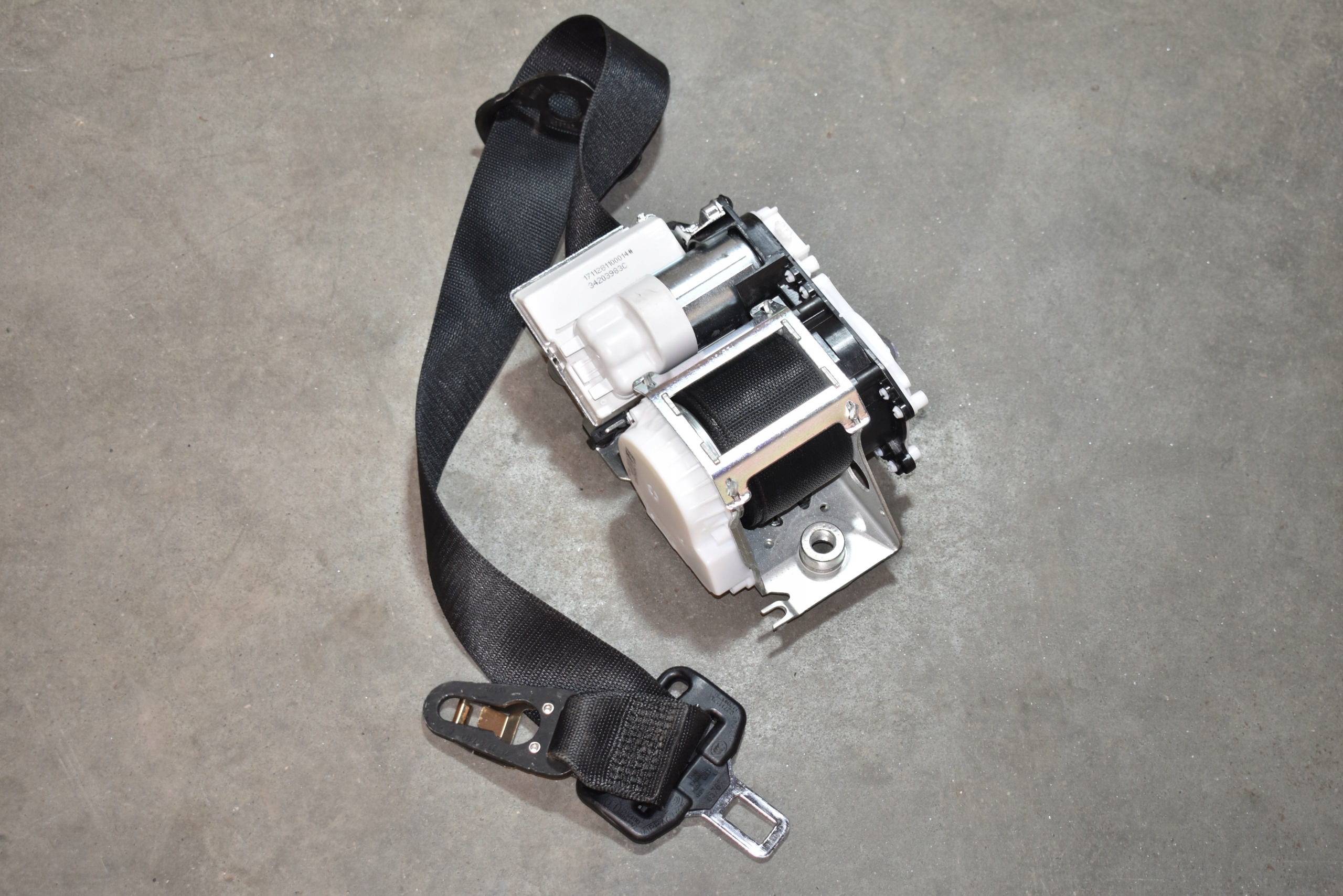 perfect condition seat belt left MERCEDES W190 1