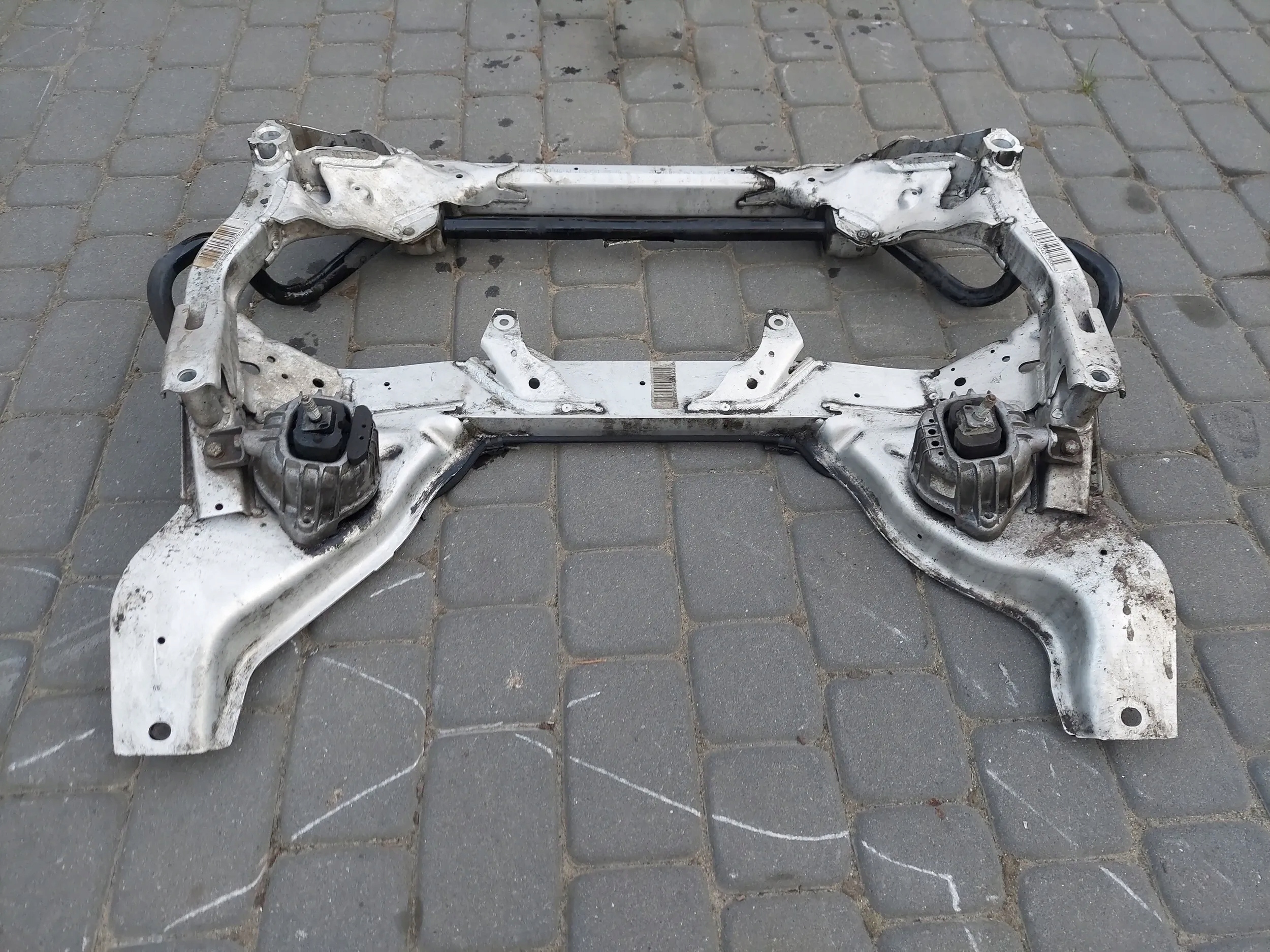 BMW 3 E90 E91 wózek sanki trawersa RWD