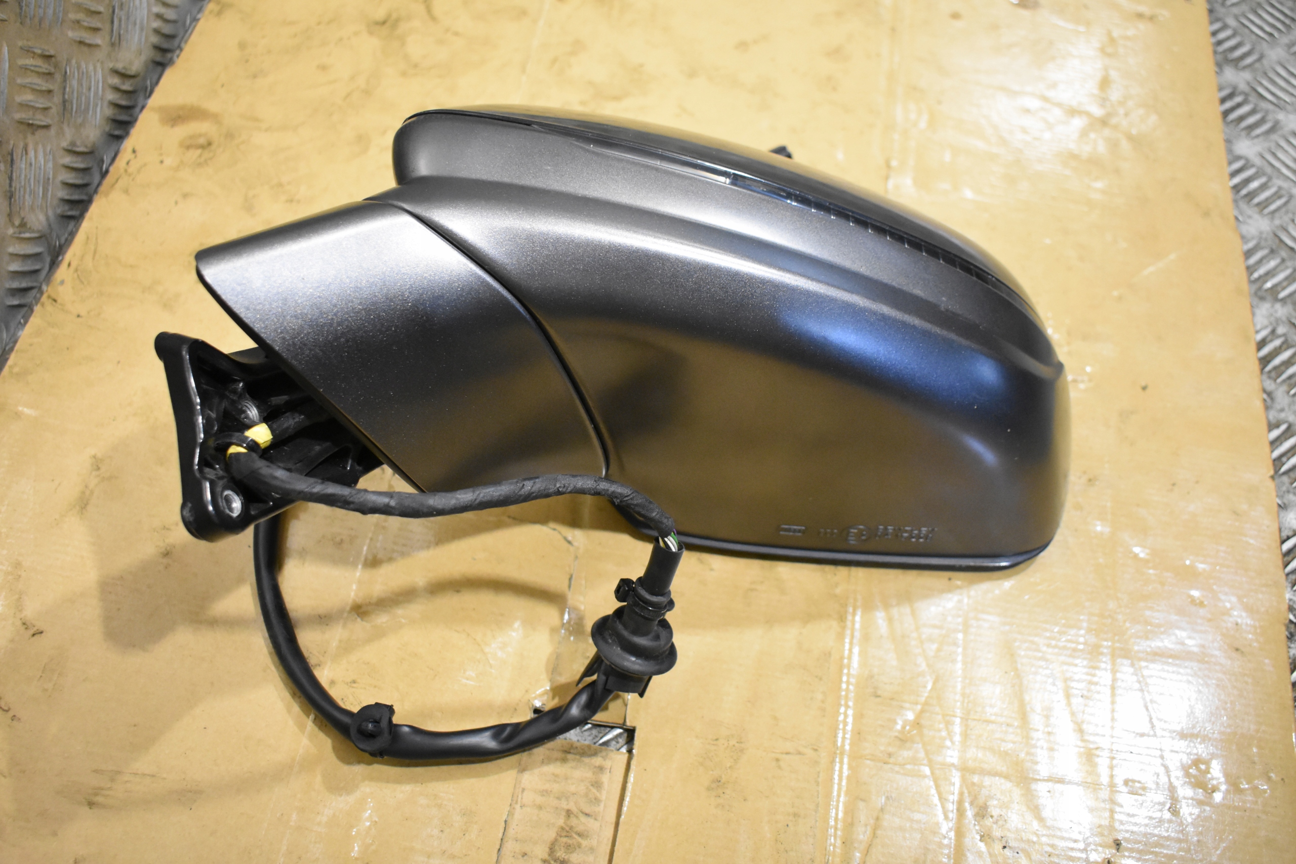 IDEALNE mirror left ASYSTENT BENTLEY BENTAYGA UK 15PIN 1