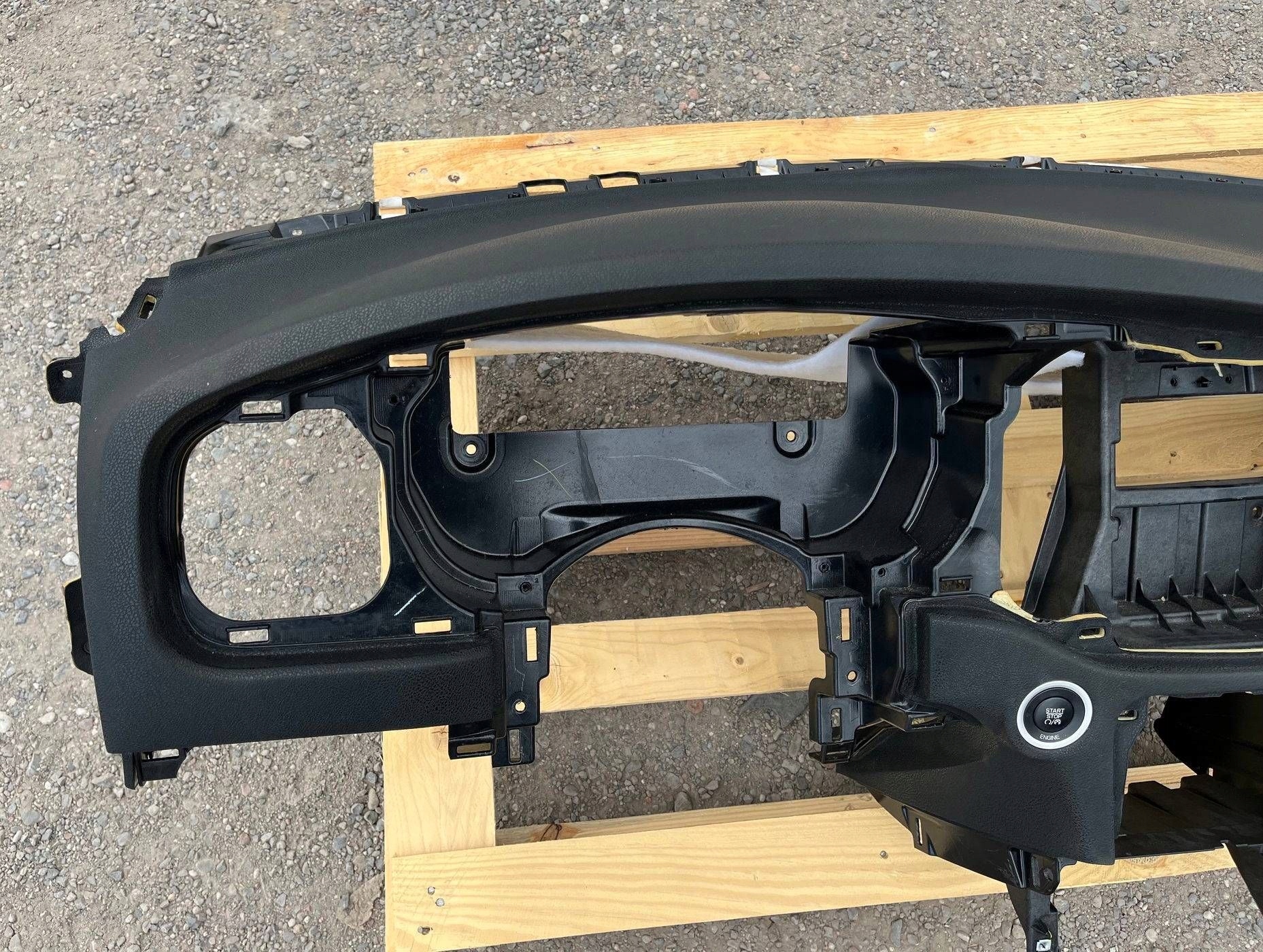 dashboard instrument panel cockpit console airbag airbag Dodge Charger 2011+