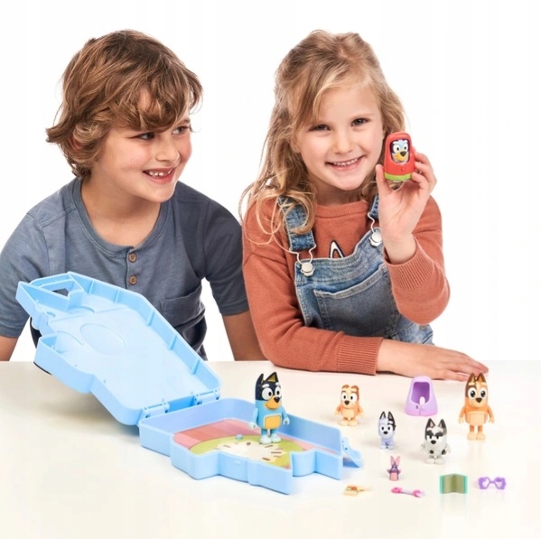 MOOSE BLUEY PRZENOŚNA WALIZKA Z FIGURKAMI Liczba sztuk 14 szt.