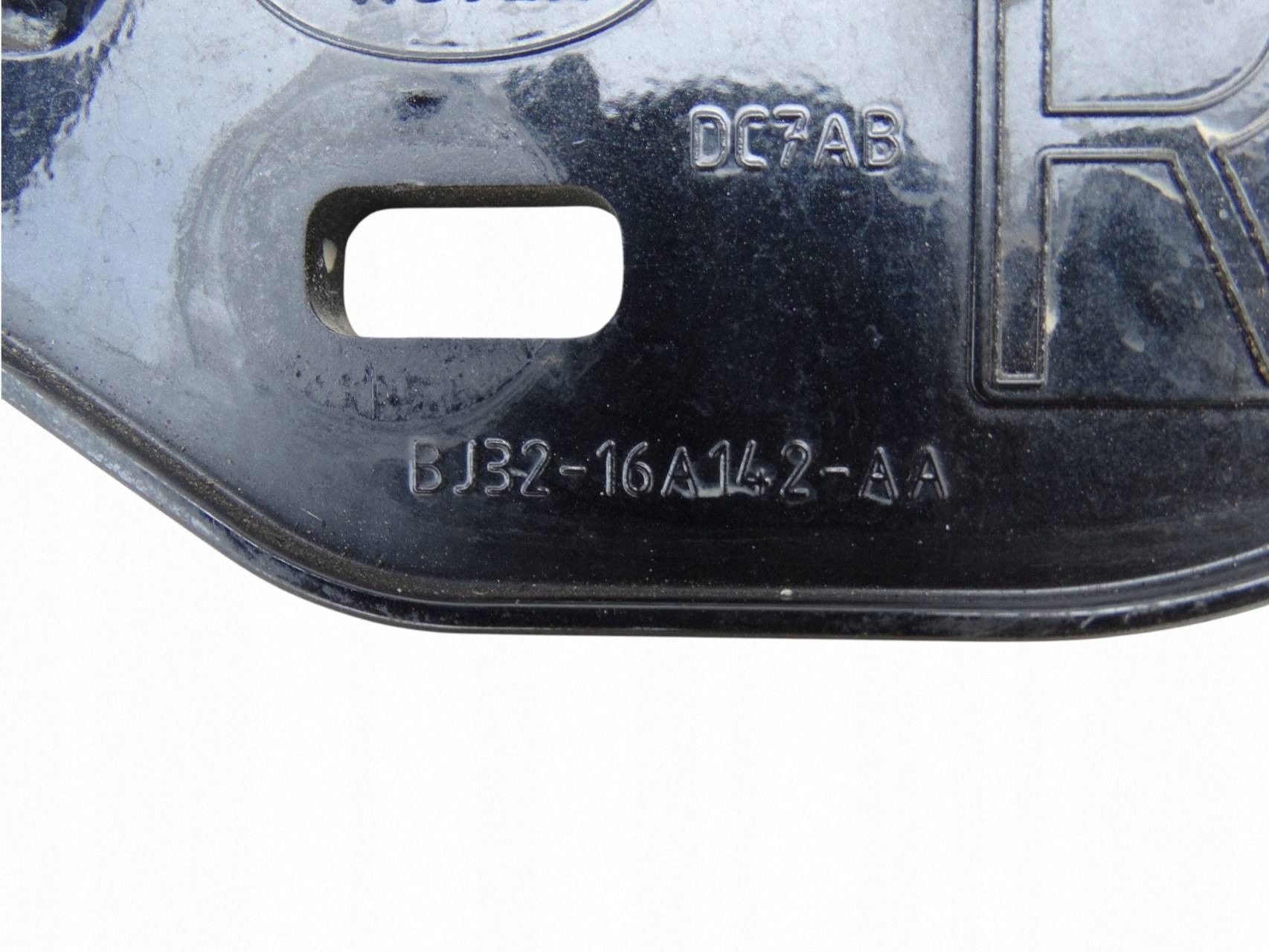 holder of a fender front side right Range Rover Evoque L538 BJ3216A142AA