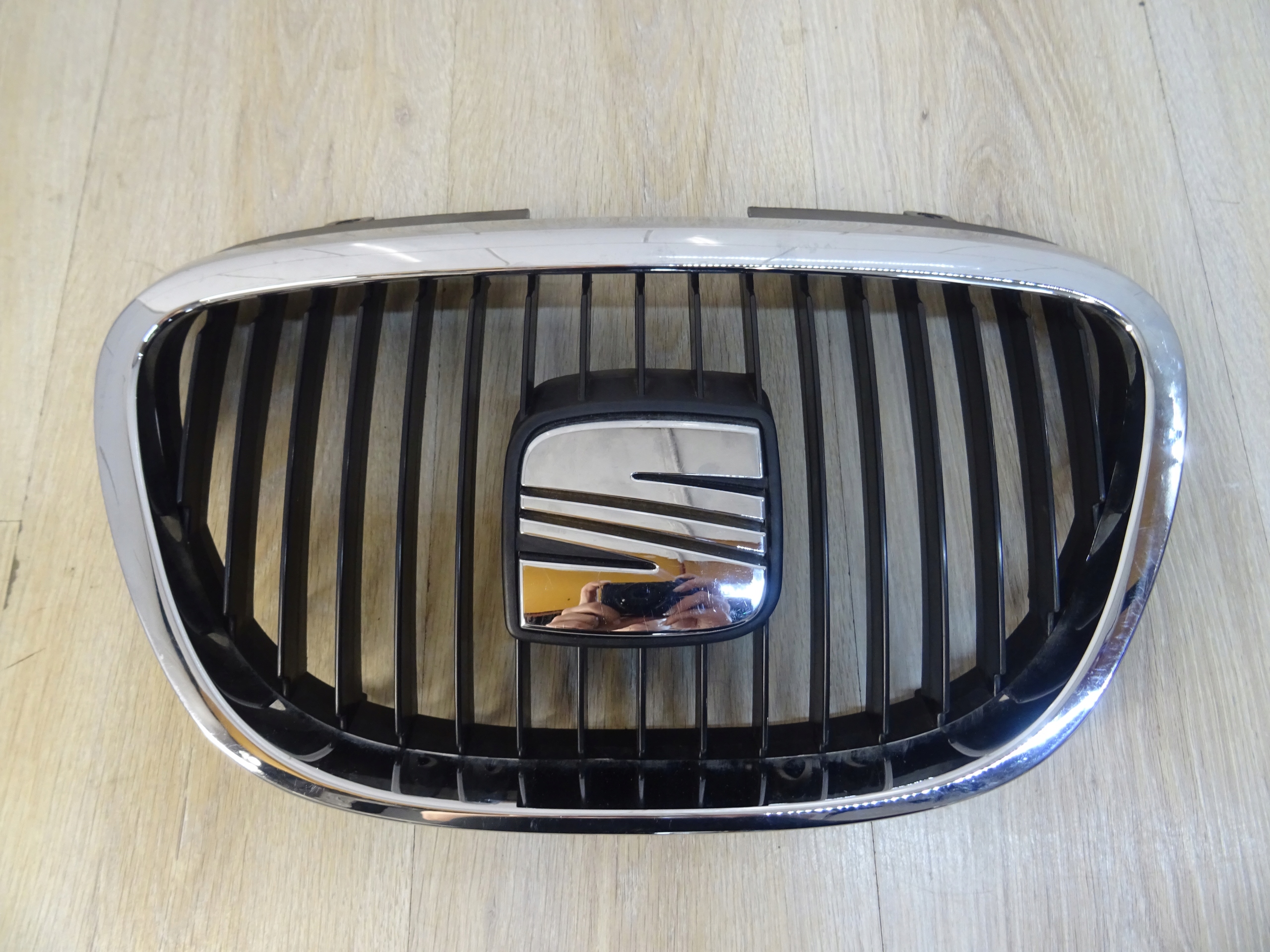 решетка радиатора seat ALTEA 5P0853679