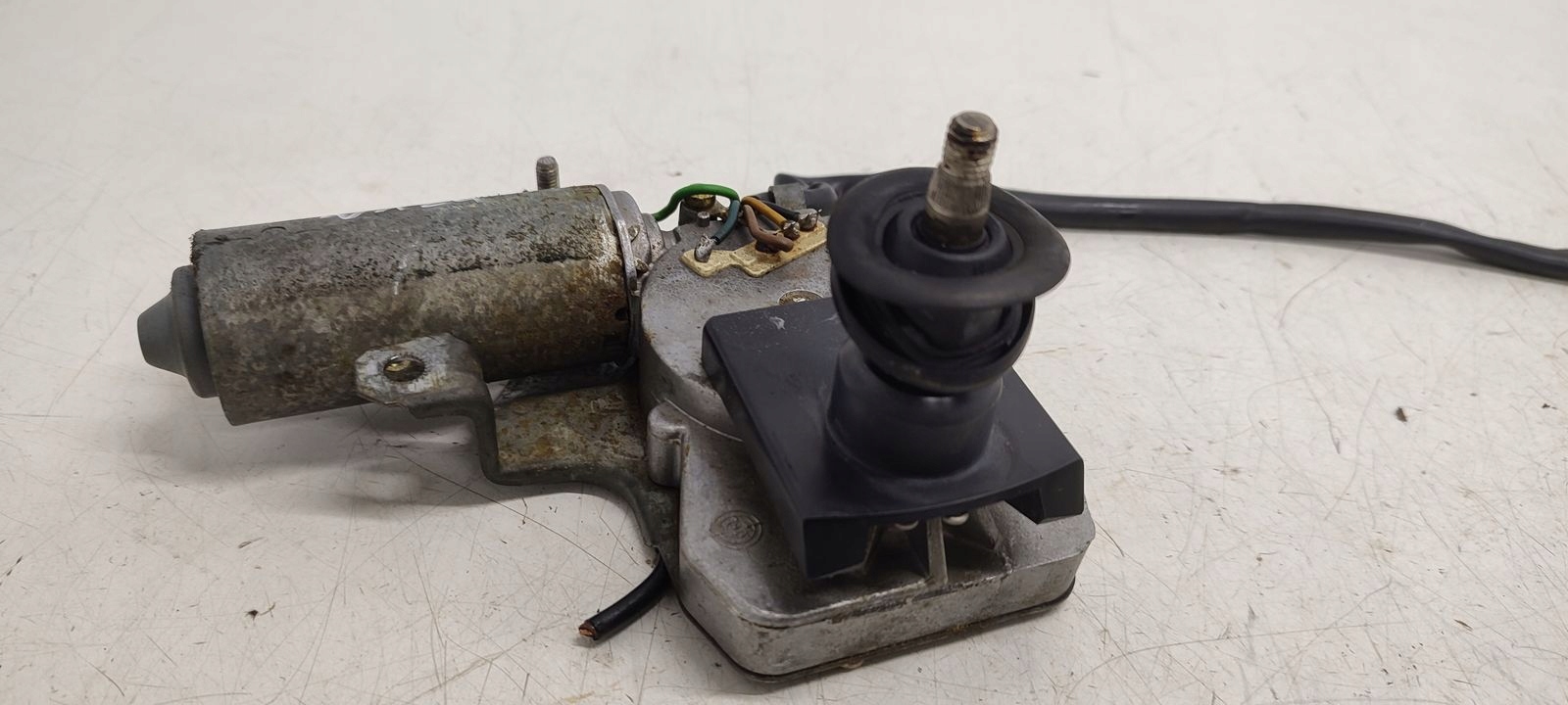 motor ablaktörlők far hátsó Mercedes W124 2,2