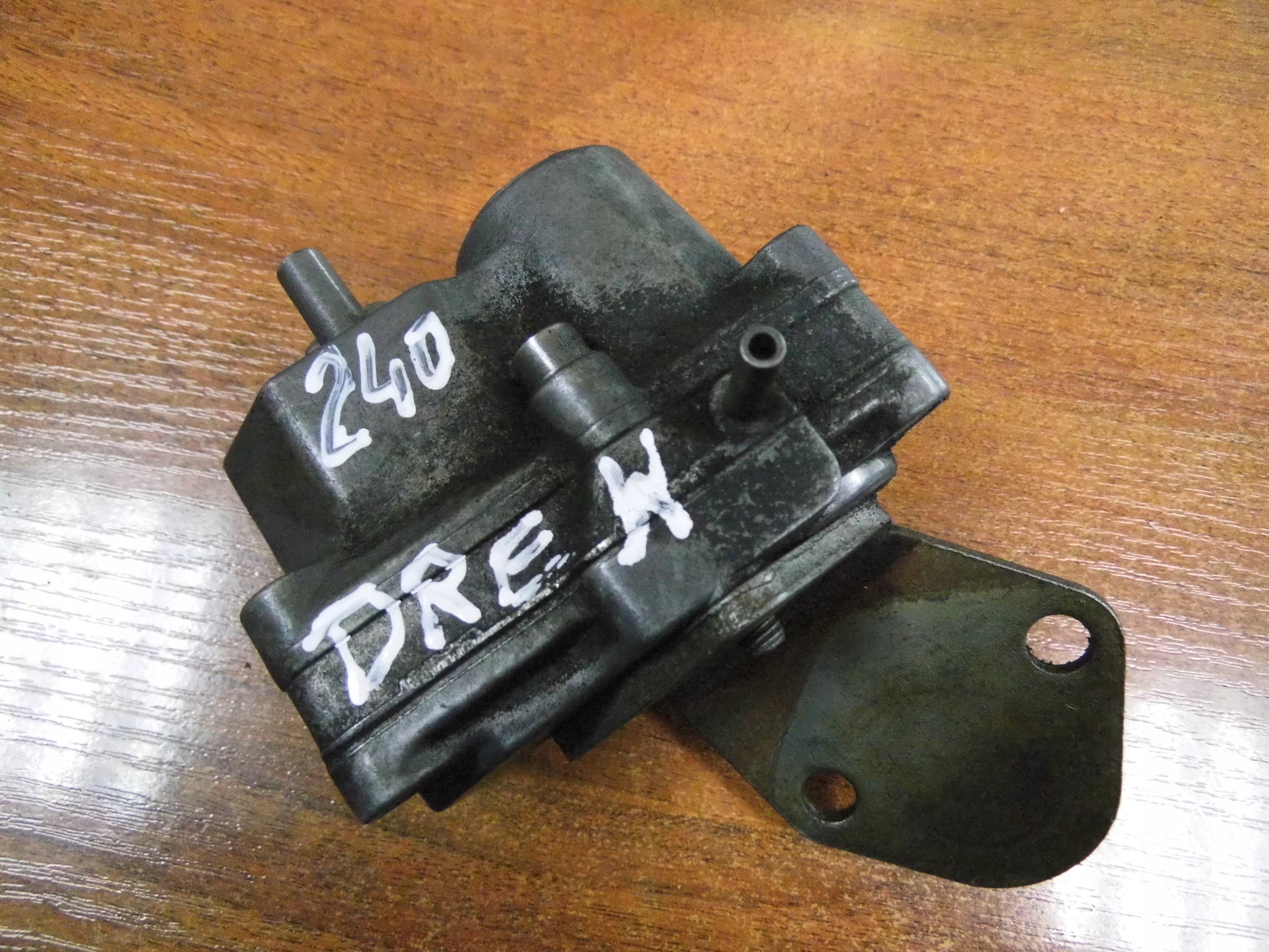 0438140082 - Volvo 240 740 регулятор пуска