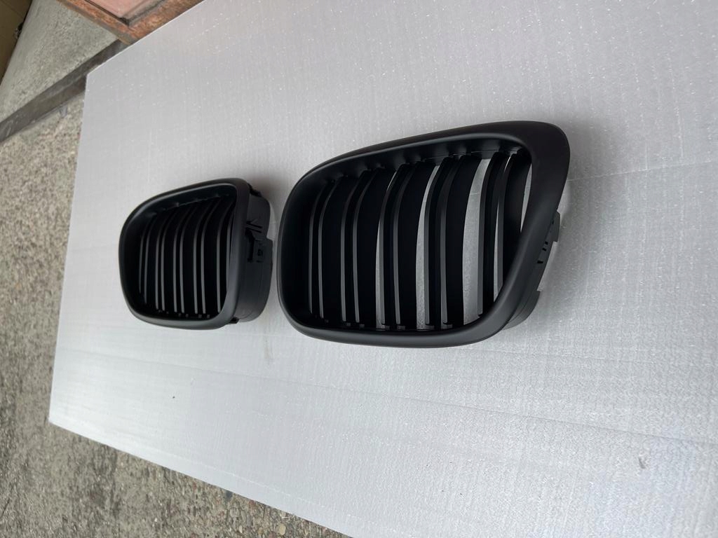Grill nerki czarny mat BMW 5 E39 Producent części Inny