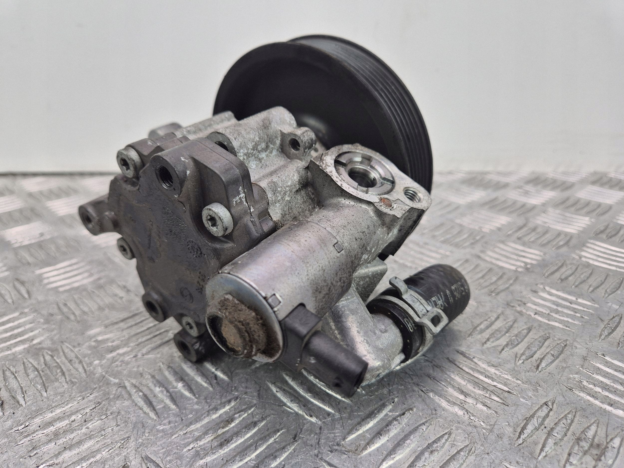 Mercedes C250 CGI W204 servo pump M271 A0054668201
