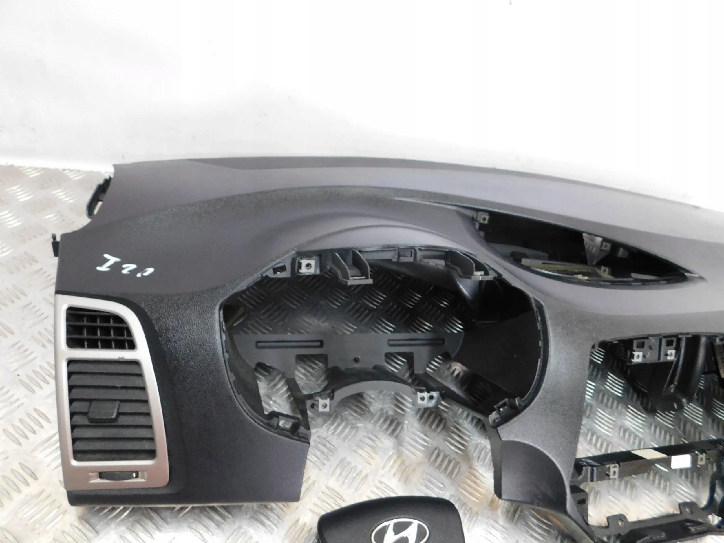 dashboard console airbag adjusters HYUNDAI I20