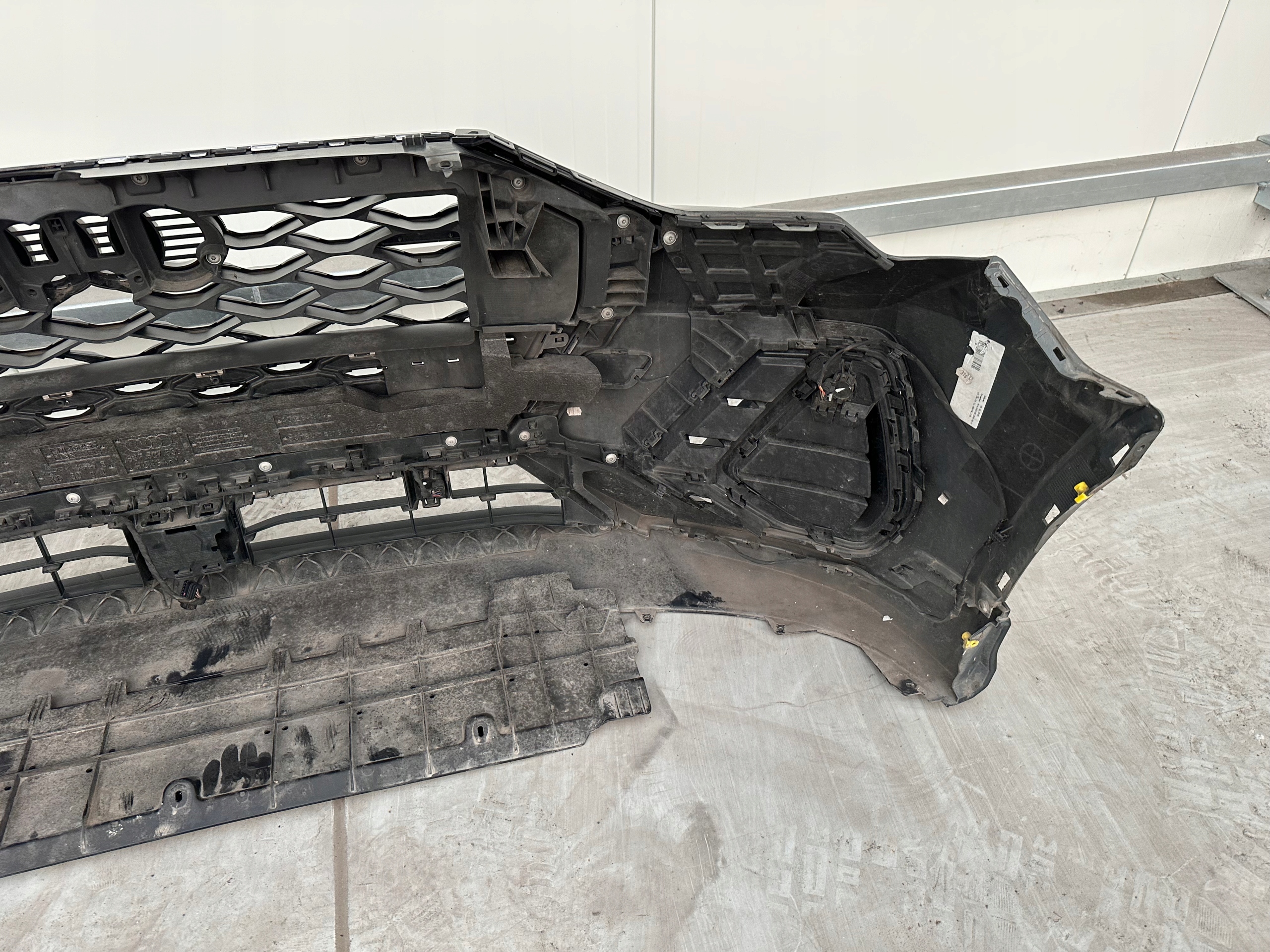 AUDI Q3 83A S-LINE bumper front 4xPDC DEMONTAZ