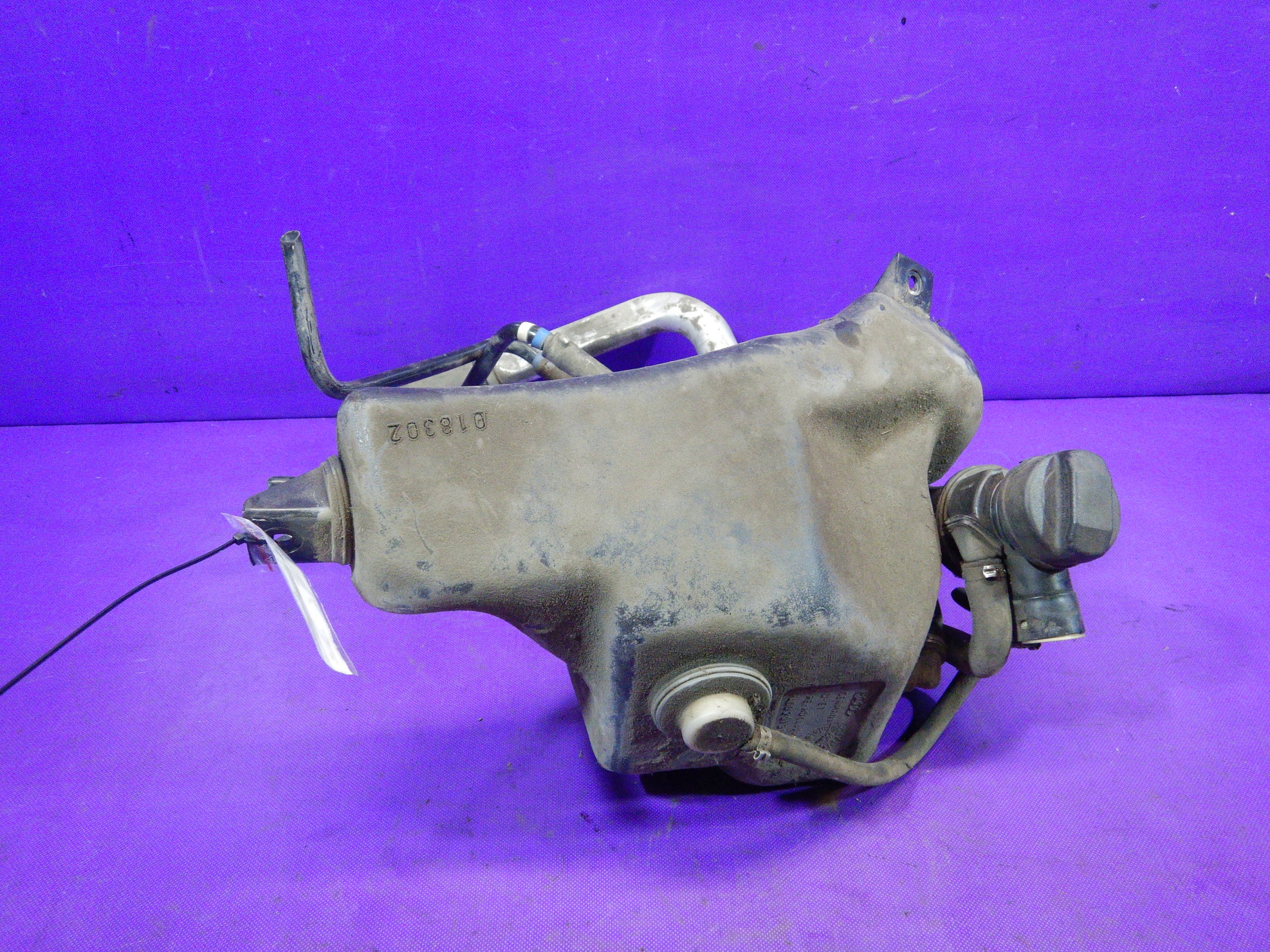 AUDI A8 D2 3,7 V8 газова кришка труба 4d0201303d