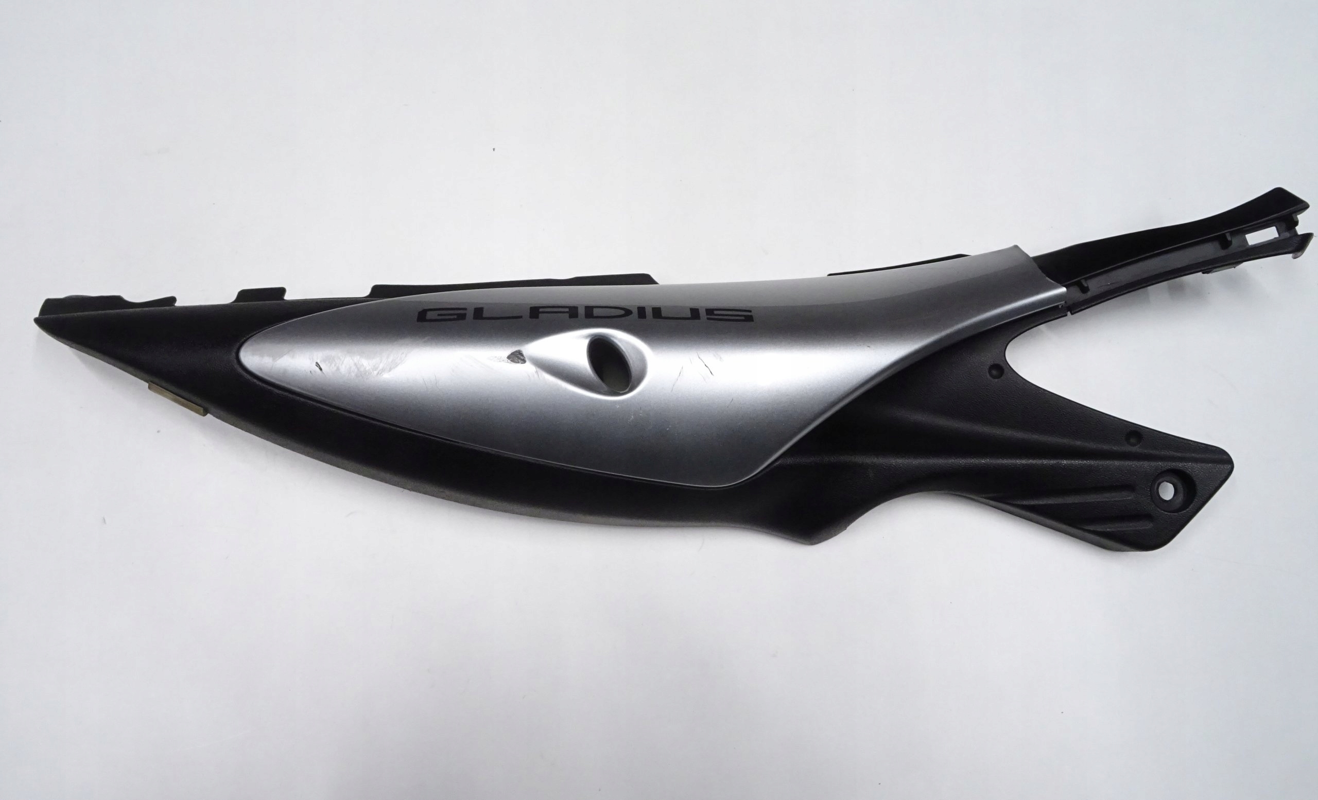 Suzuki SFV 650 Gladius обтекатель задупок сторона 09-14