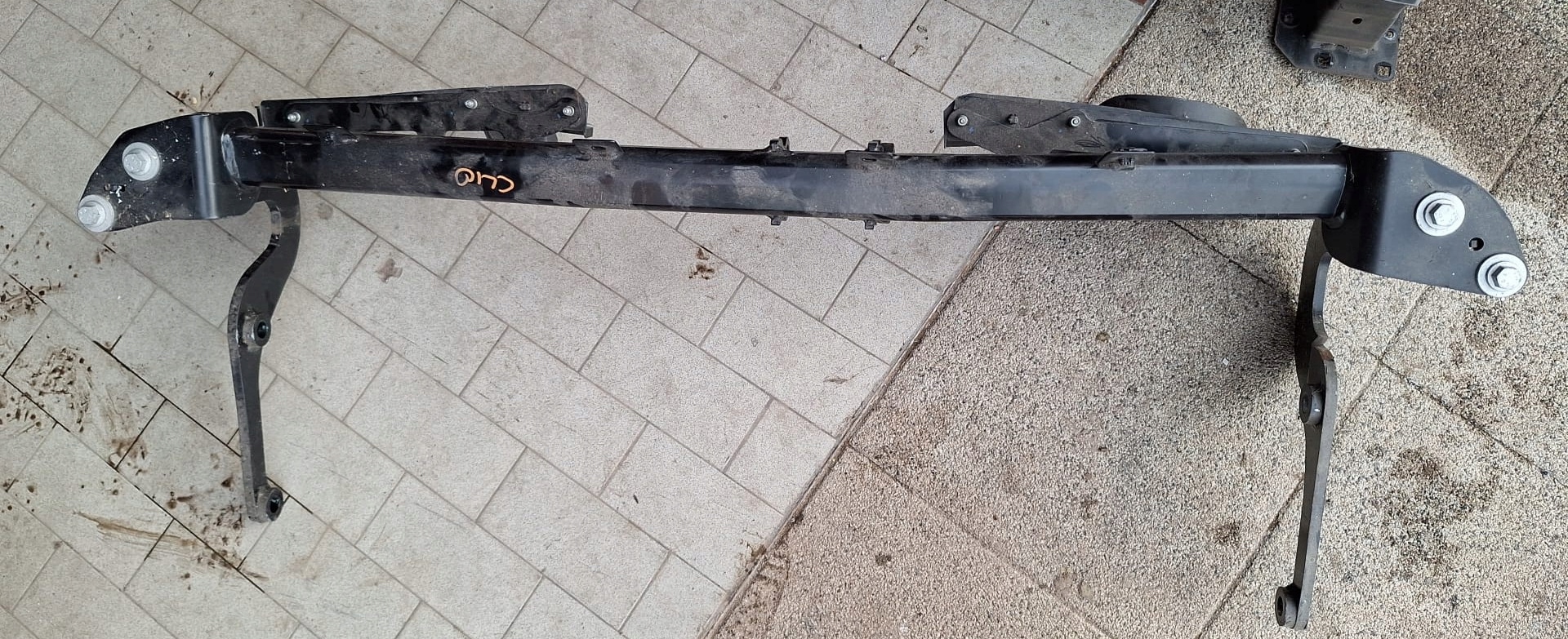 sider console of a bumper tow RENAULT CLIO V